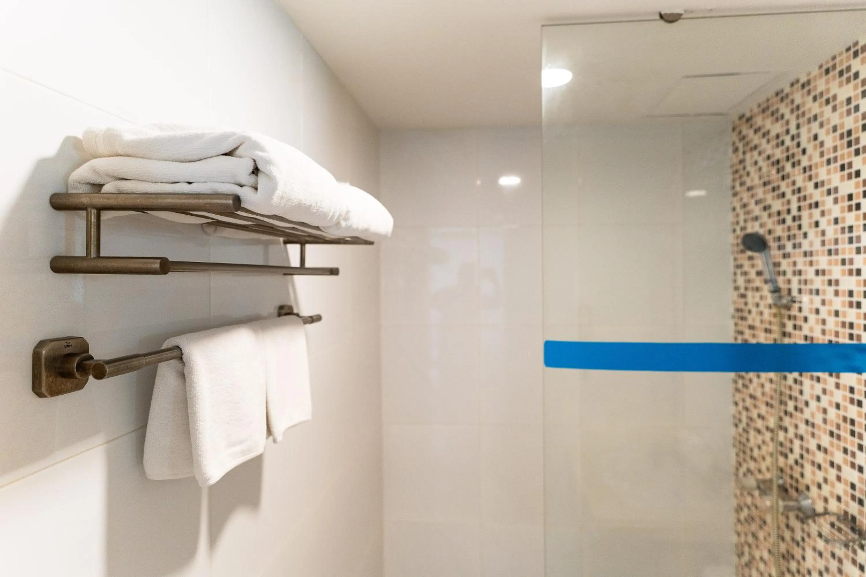 Shower in Summit Pavilion Hotel