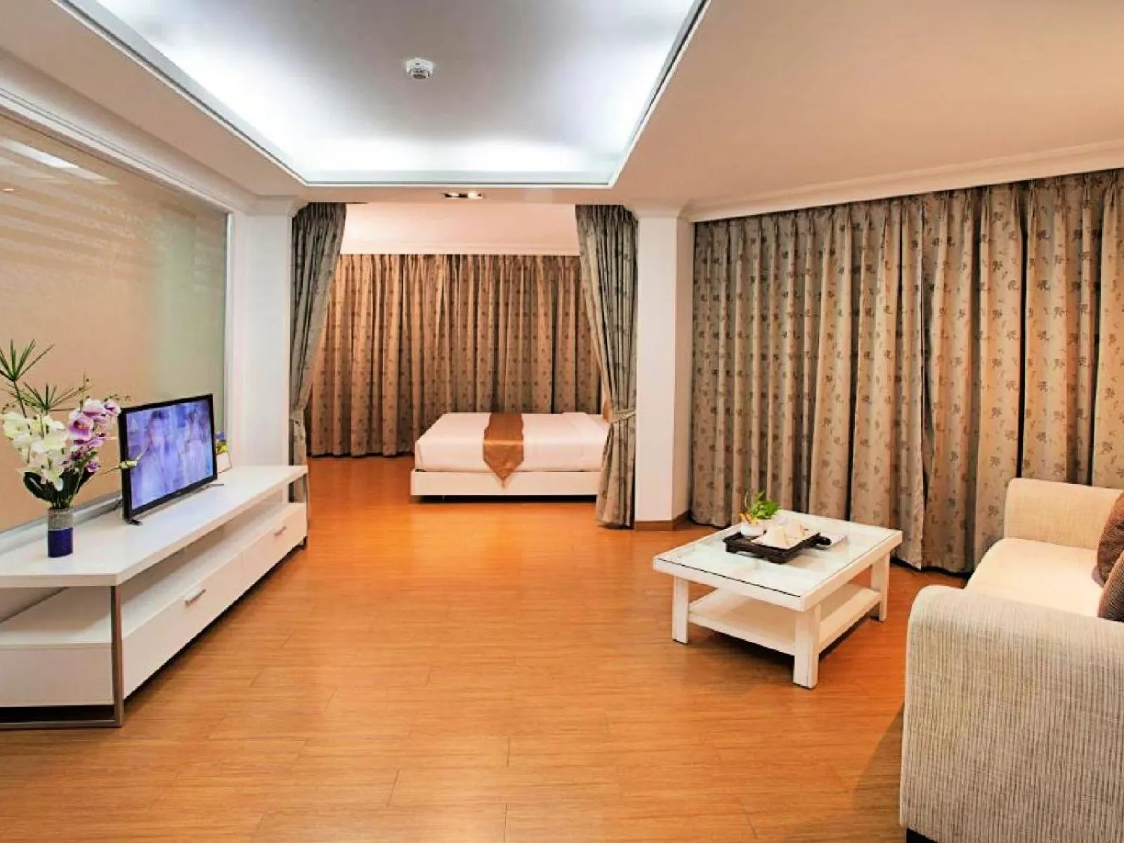 Bed in Summit Pavilion Hotel