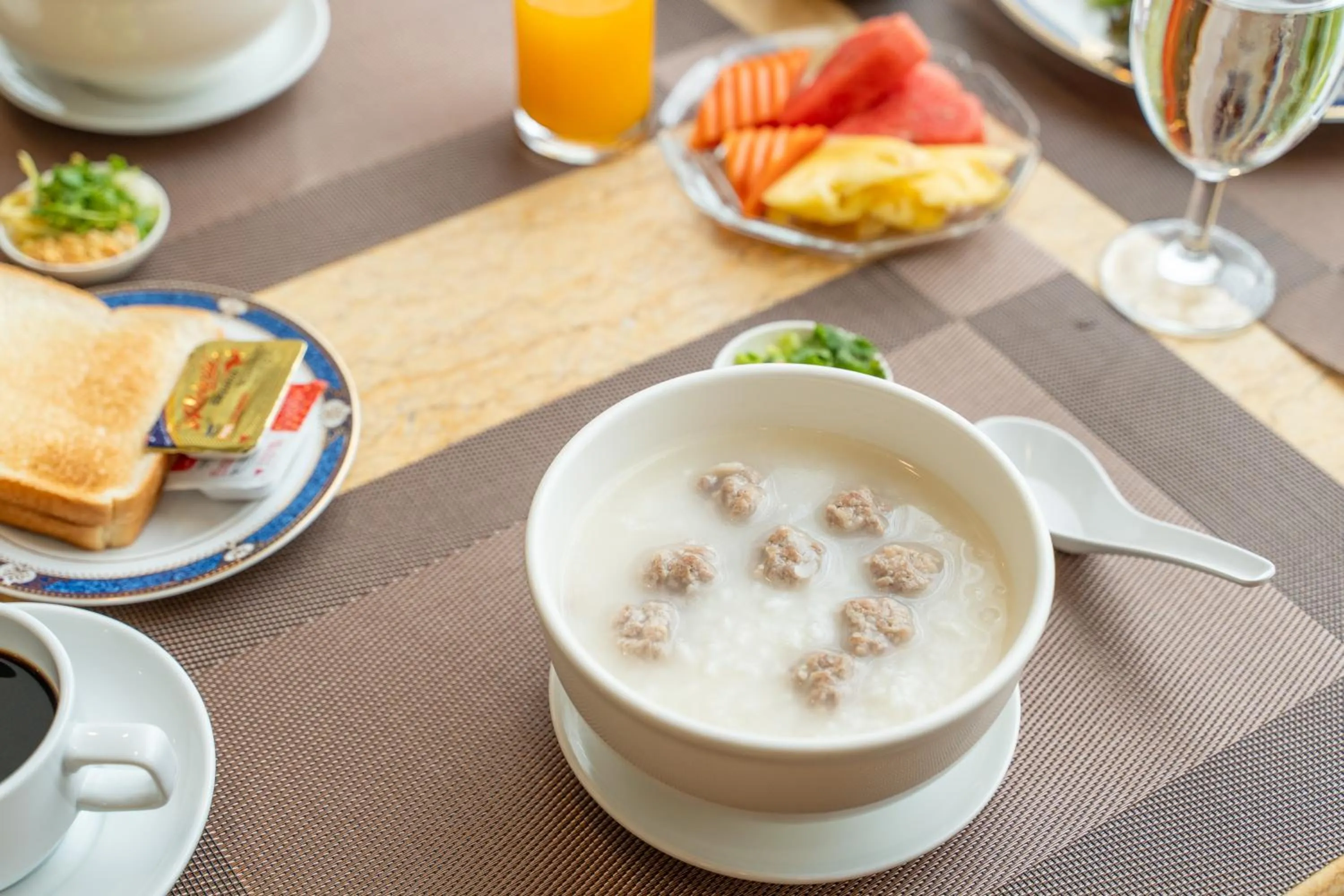 Food and drinks in Summit Pavilion Hotel