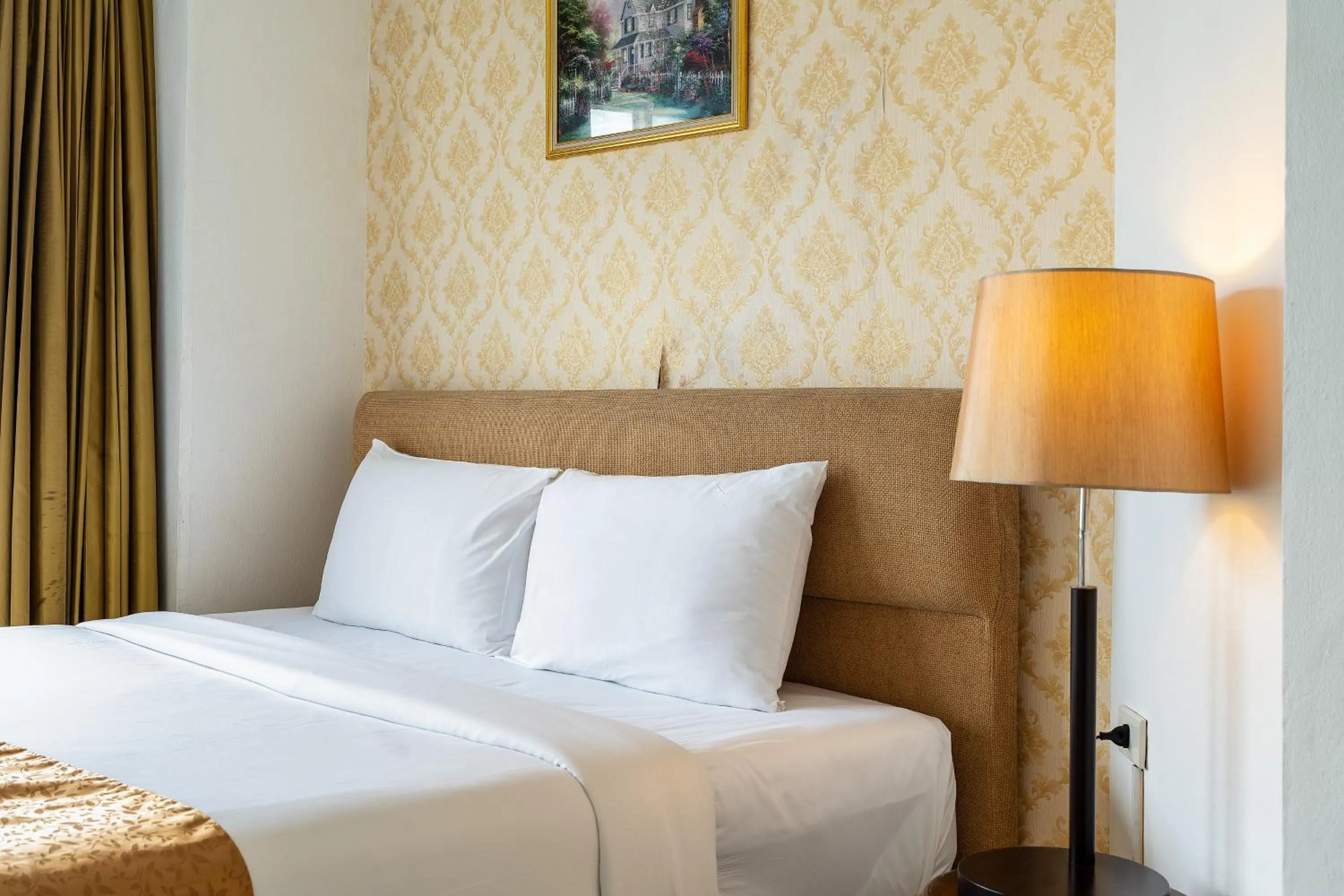 Bed in Summit Pavilion Hotel