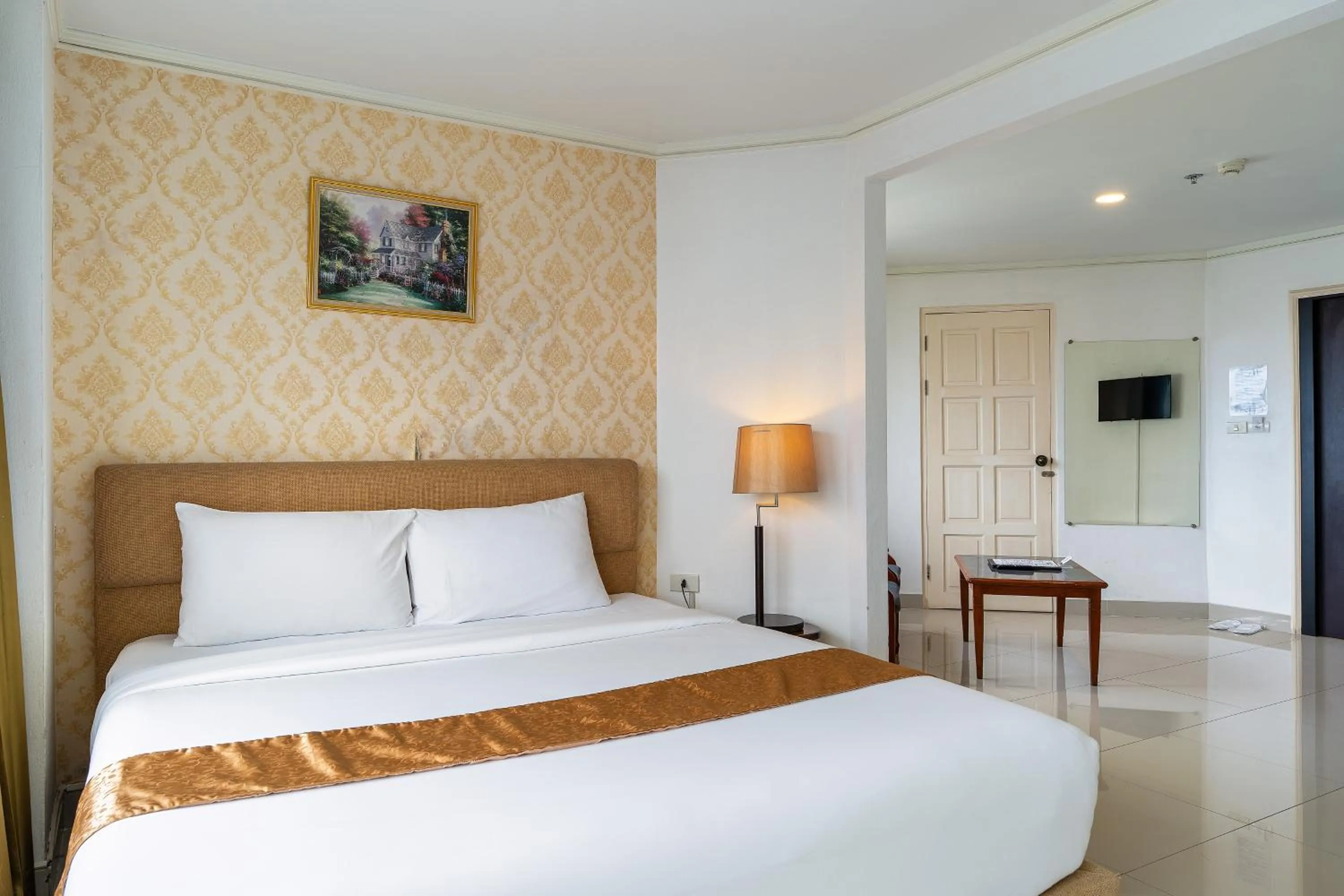 Bed in Summit Pavilion Hotel