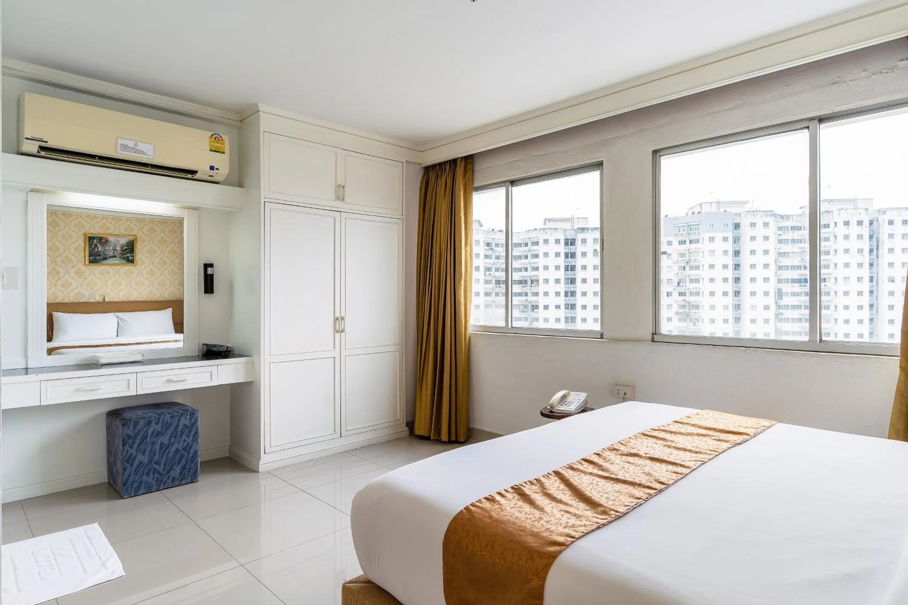 Bed in Summit Pavilion Hotel