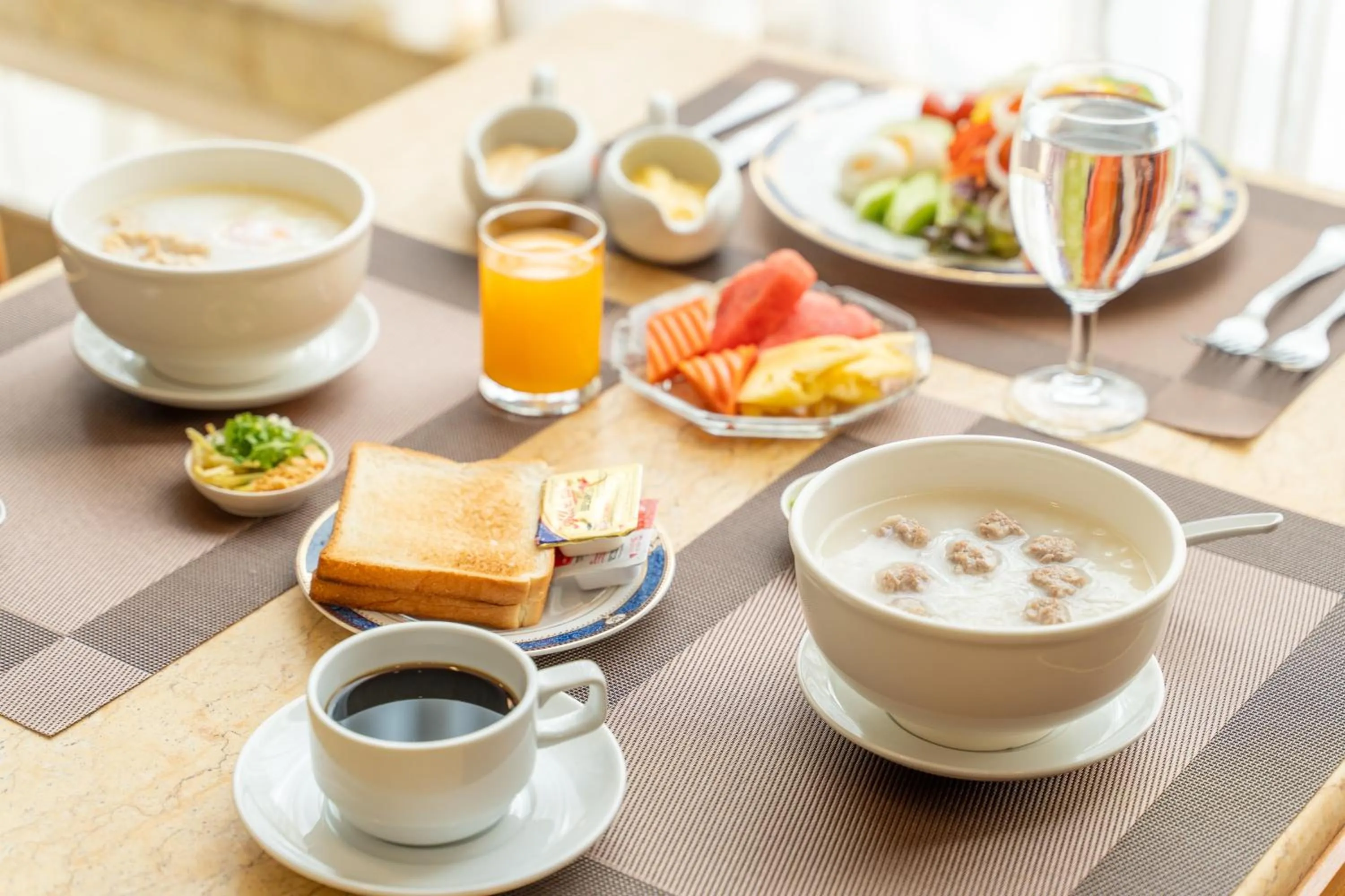 Food and drinks in Summit Pavilion Hotel