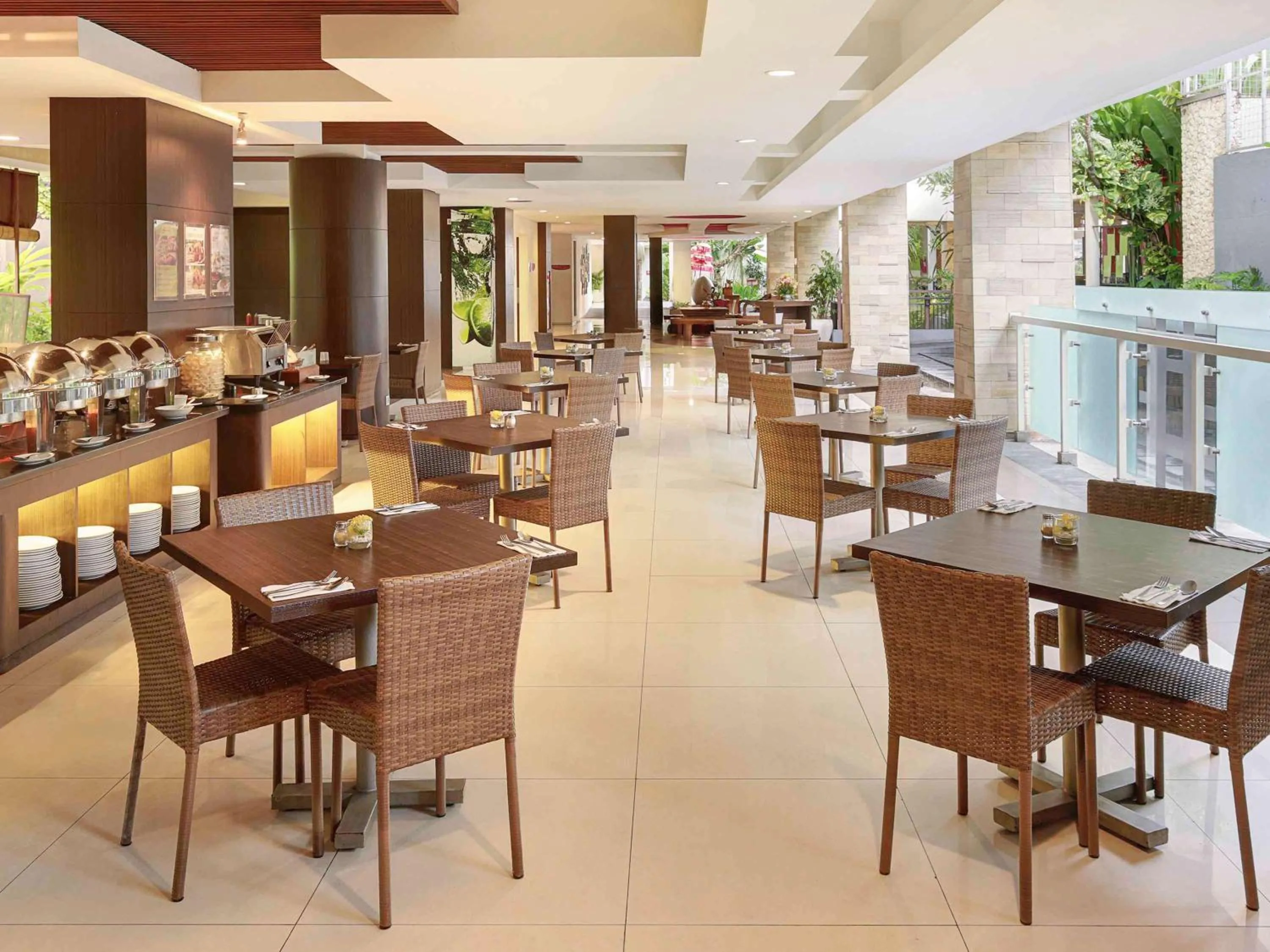Restaurant/places to eat in Primera Hotel Seminyak