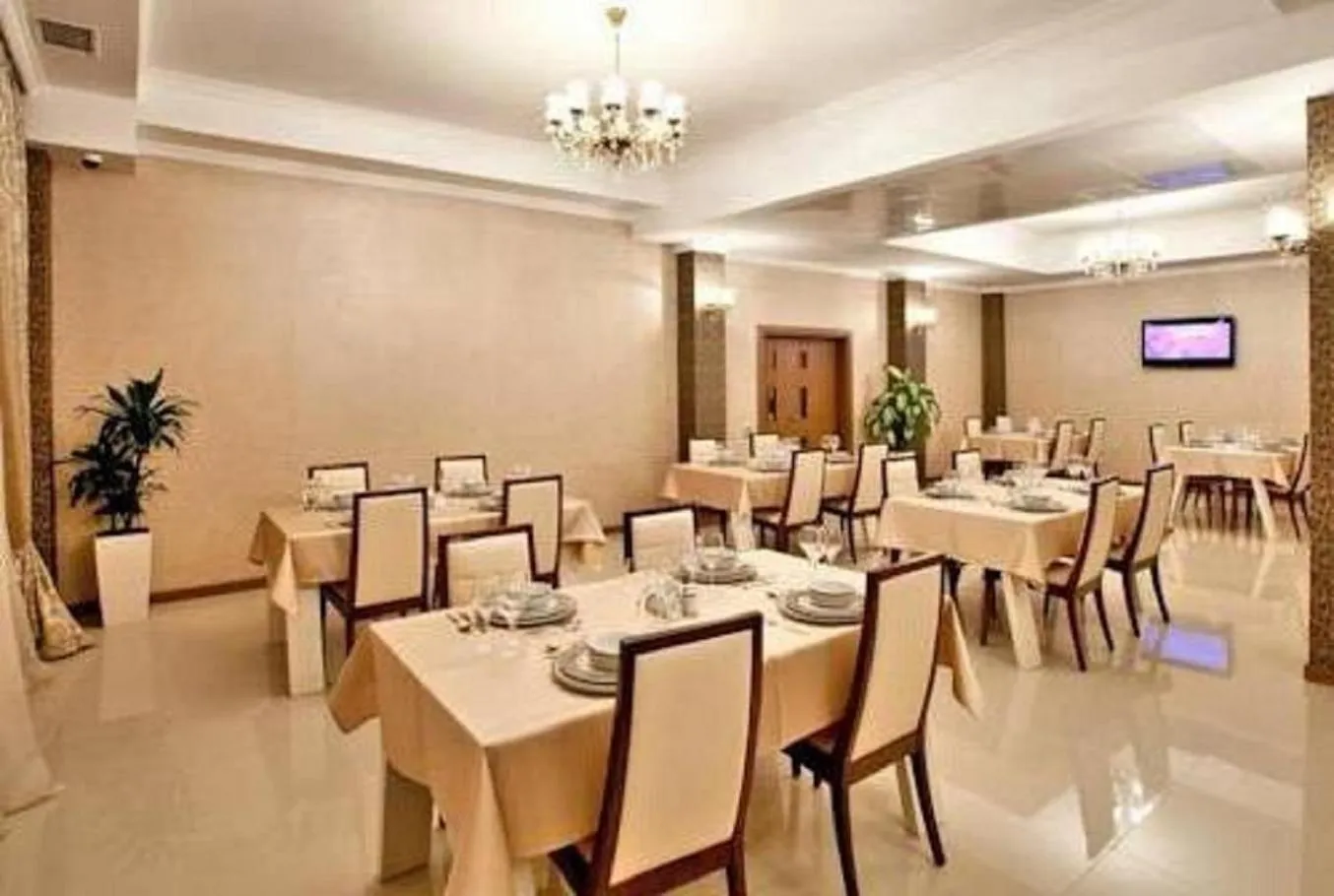 Restaurant/places to eat in Paradise Hotel Baku
