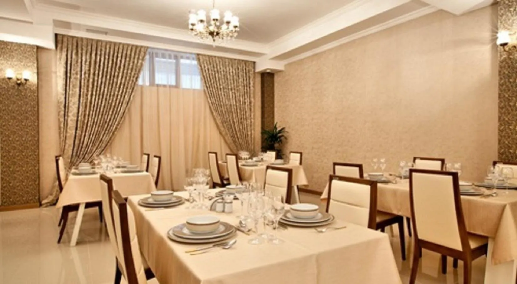 Restaurant/places to eat in Paradise Hotel Baku