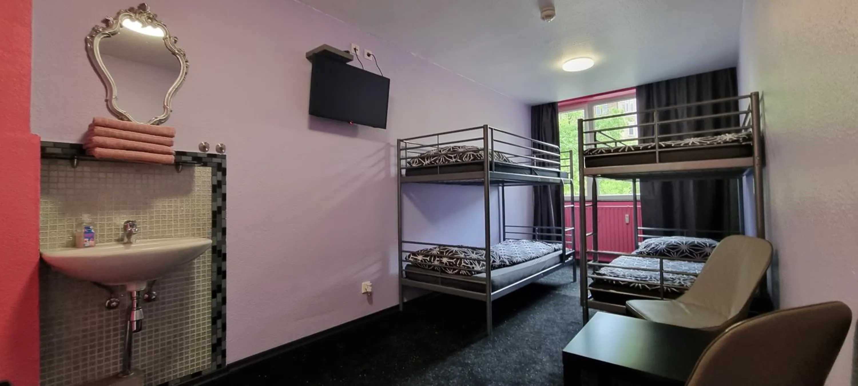 Photo of the whole room, Bed in Hostel Kiezbude