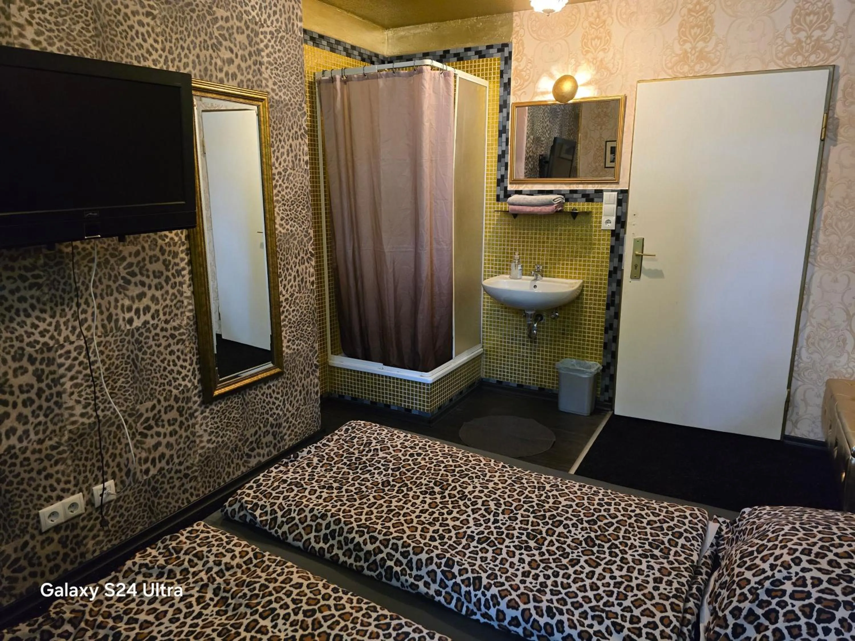 Photo of the whole room in Hostel Kiezbude