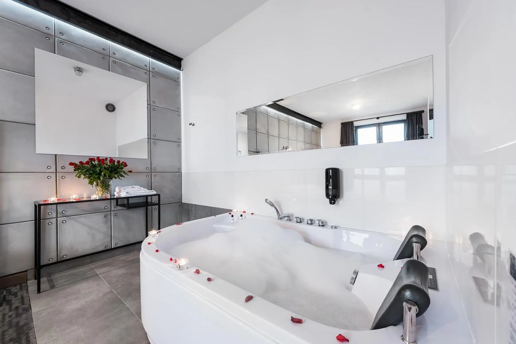 Photo of the whole room in Artis Loft Hotel