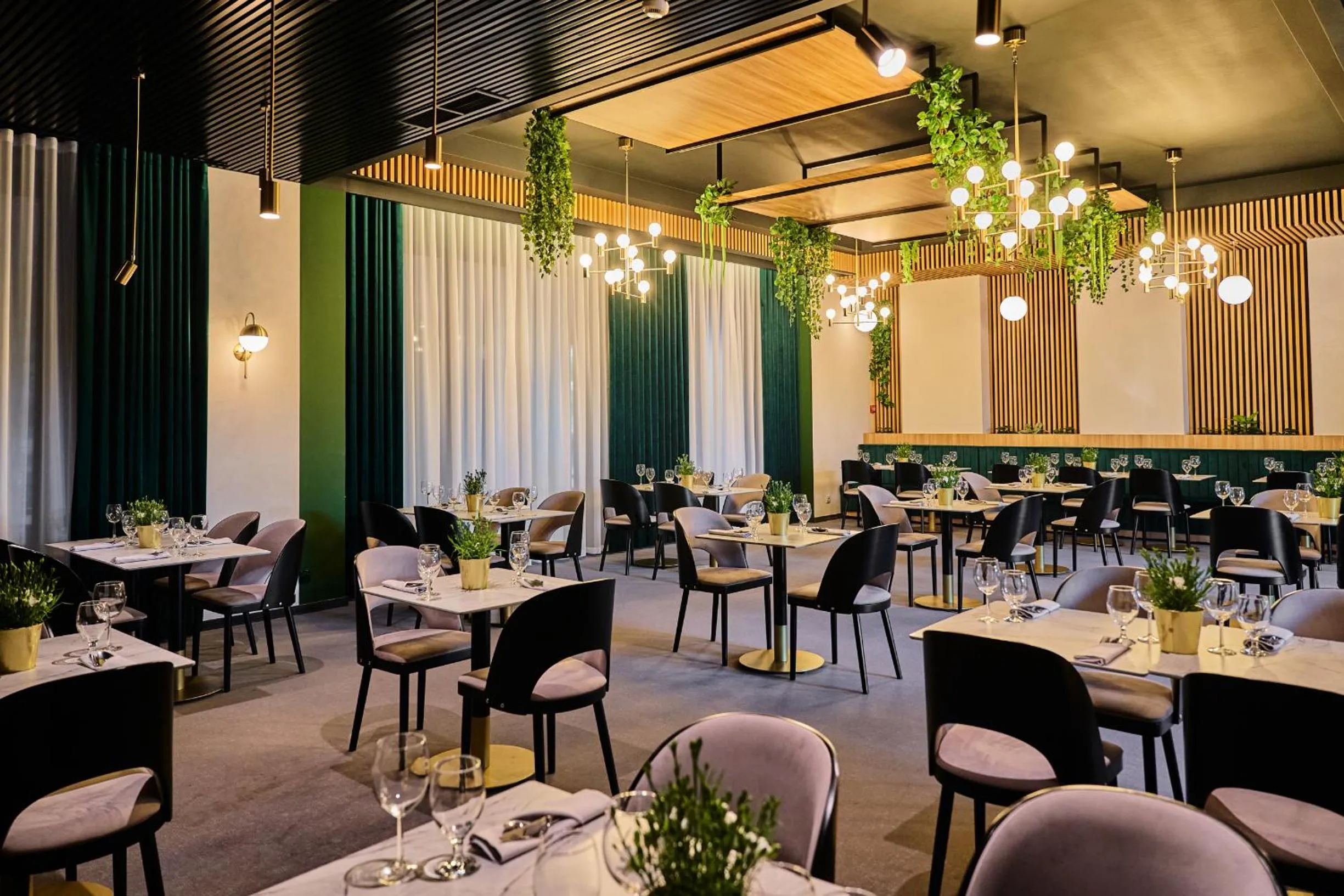 Restaurant/places to eat in Artis Loft Hotel
