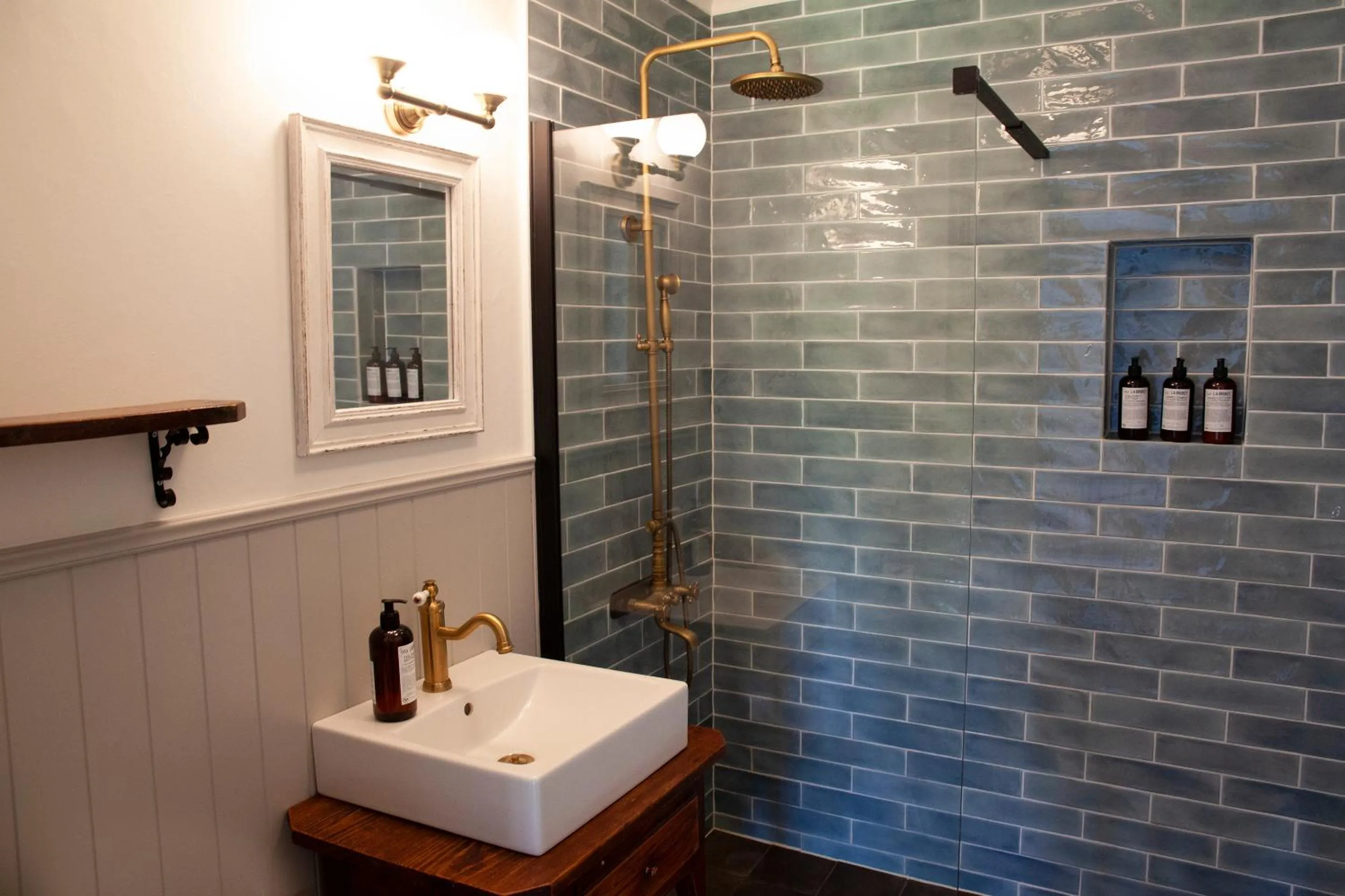 Bathroom in Three Pheasants Boutique Bed and Breakfast