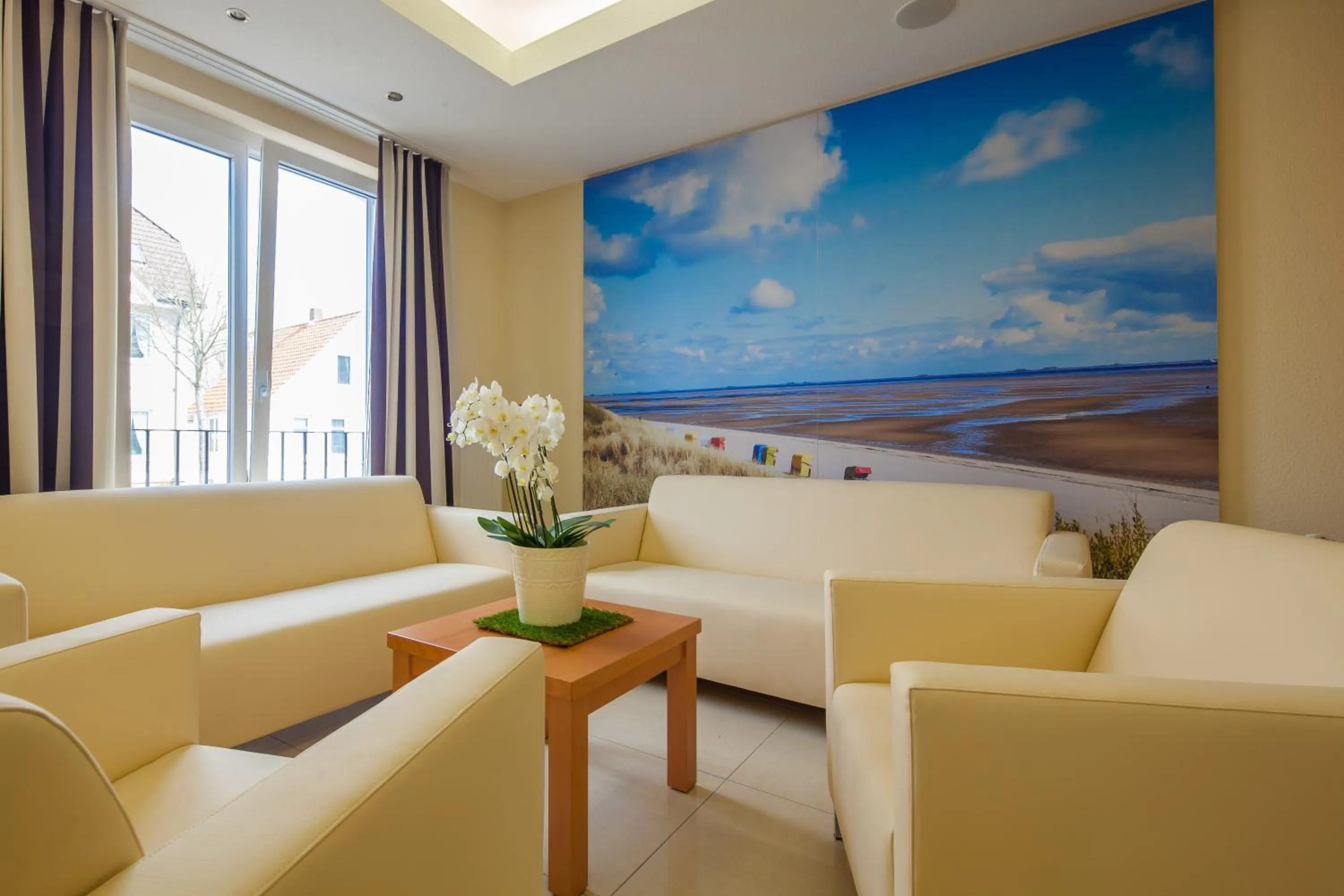 Lobby or reception in Moin Hotel Cuxhaven