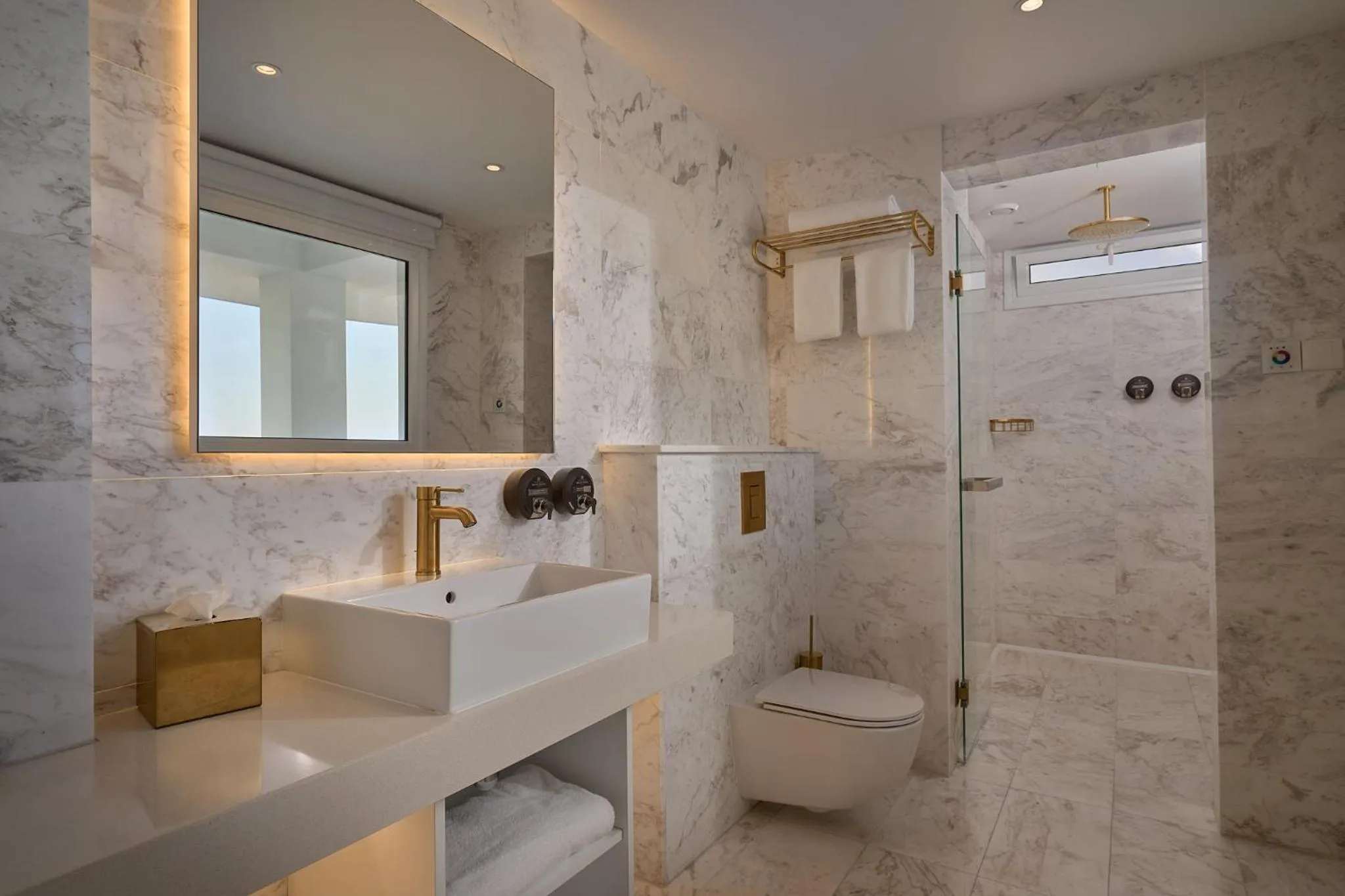 Shower in Hotel Napa Suites (Adults Only)