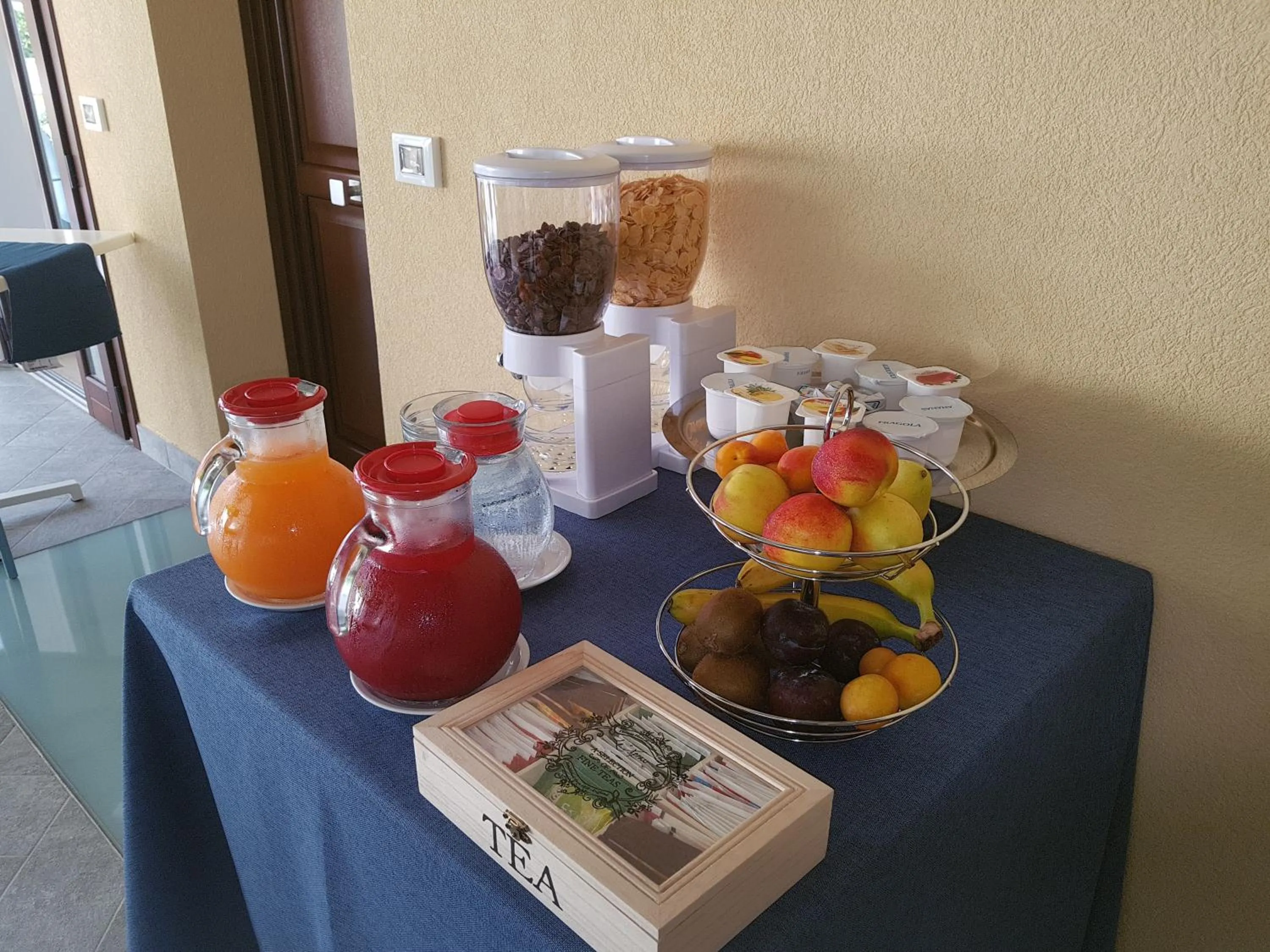 Buffet breakfast in B&B Aloe Comfort Rooms
