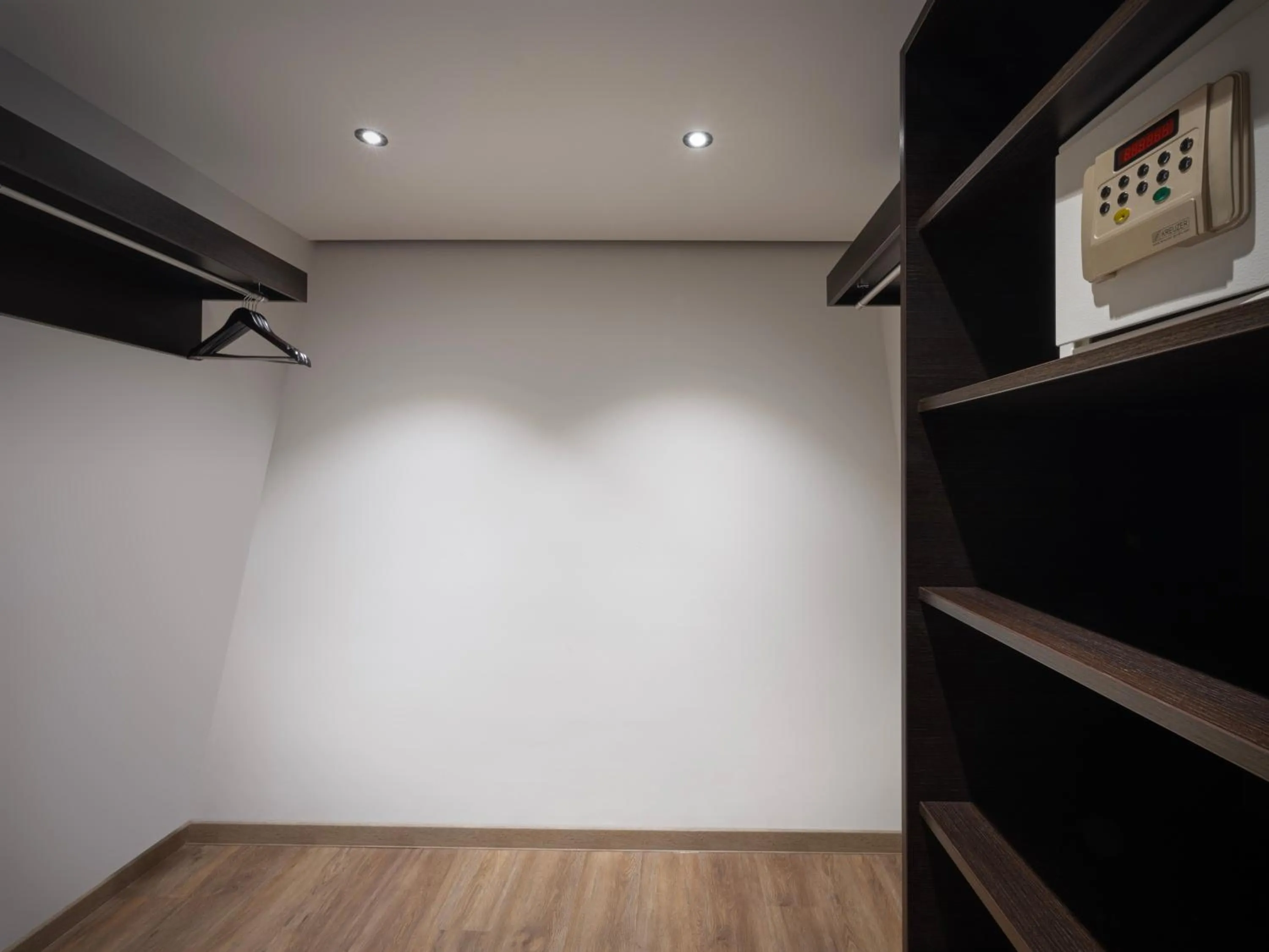 wardrobe in Hilton Garden Inn Innsbruck Tivoli