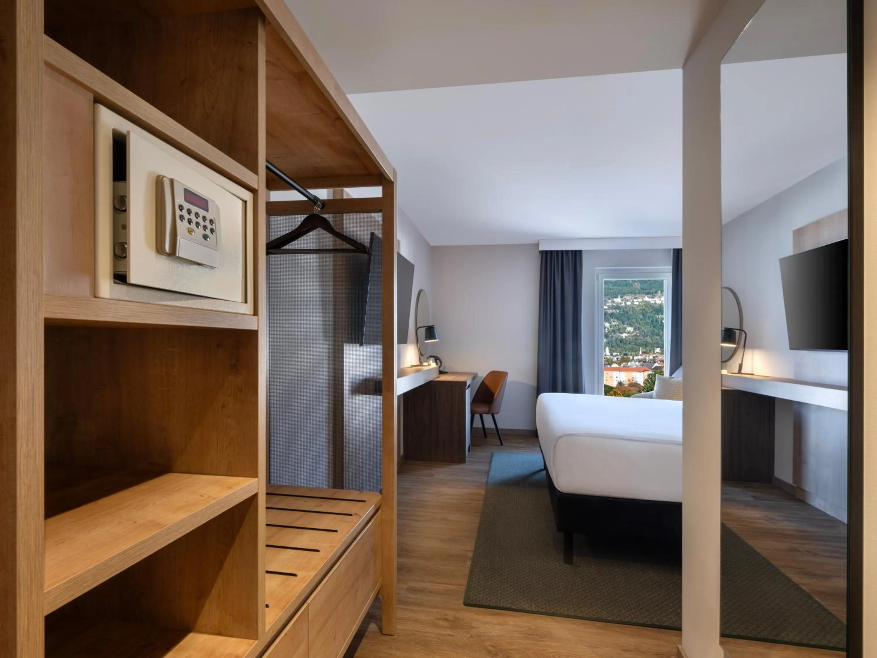 Photo of the whole room, Bed in Hilton Garden Inn Innsbruck Tivoli