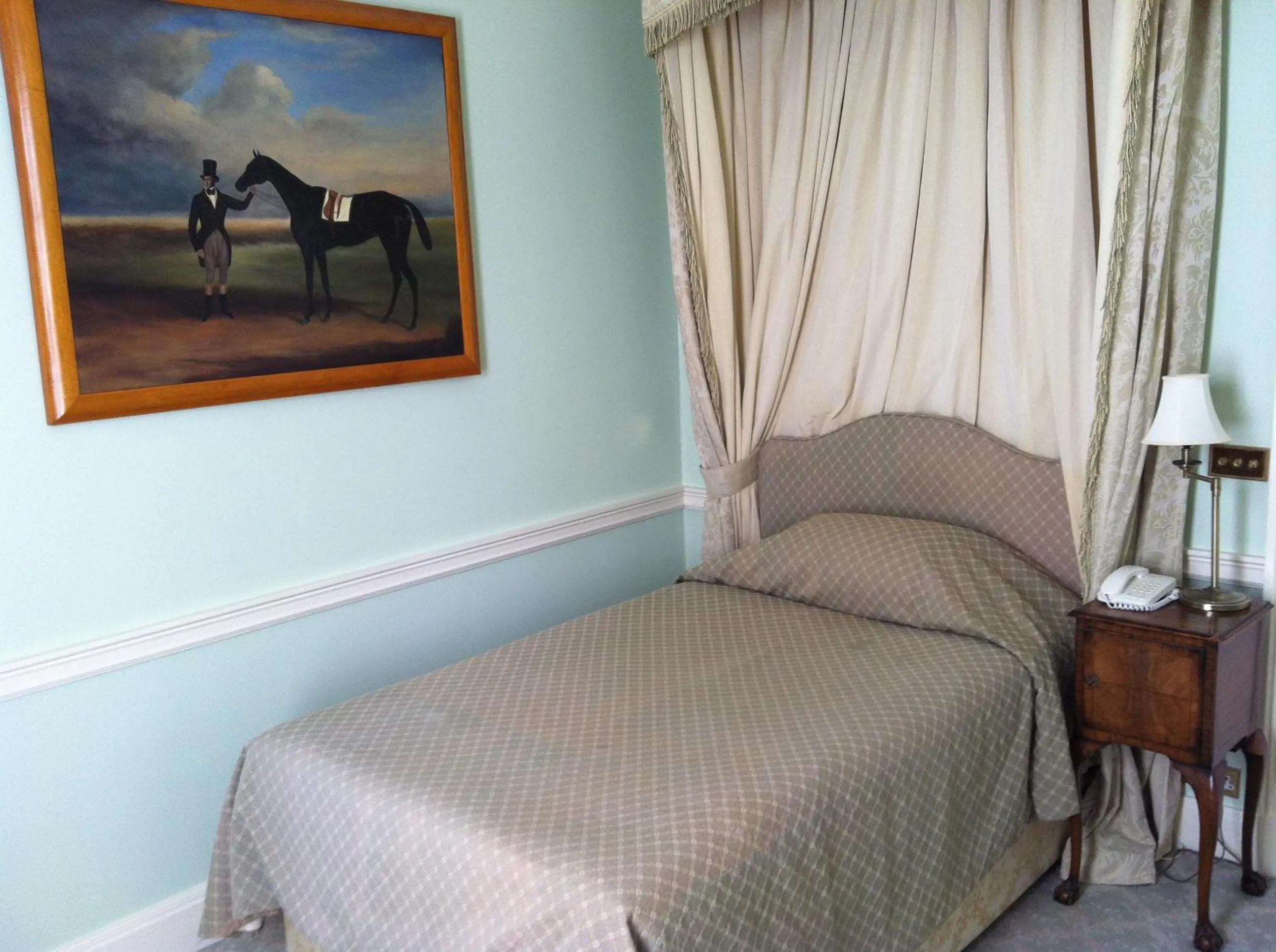 Bed in Melbourne Lodge