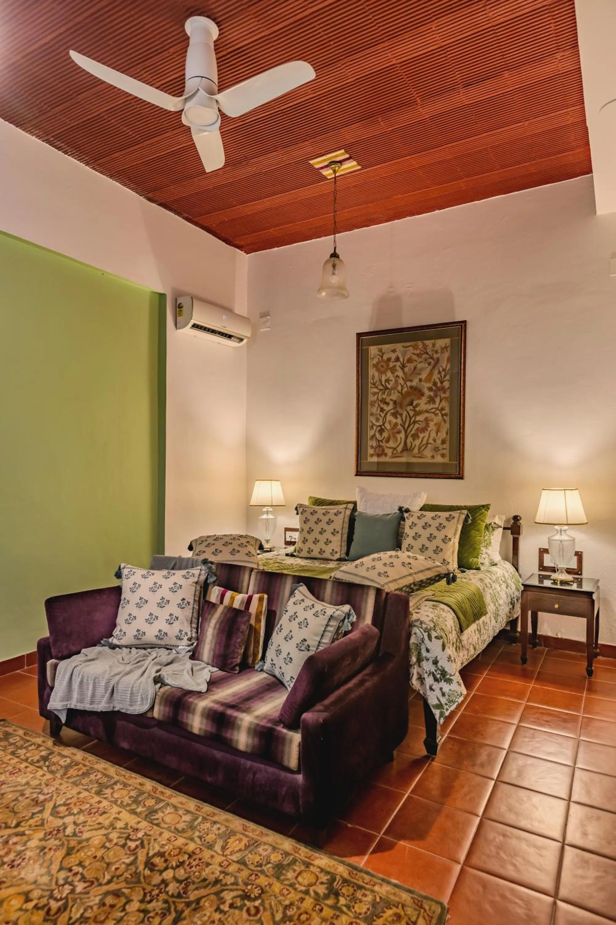 Bed in Ranjit's Svaasa Amritsar