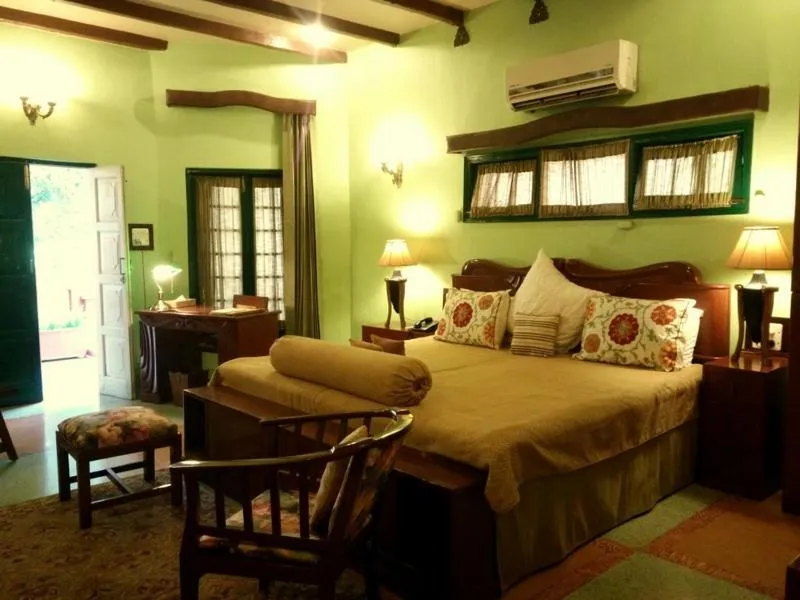 Photo of the whole room, Bed in Ranjit's Svaasa Amritsar