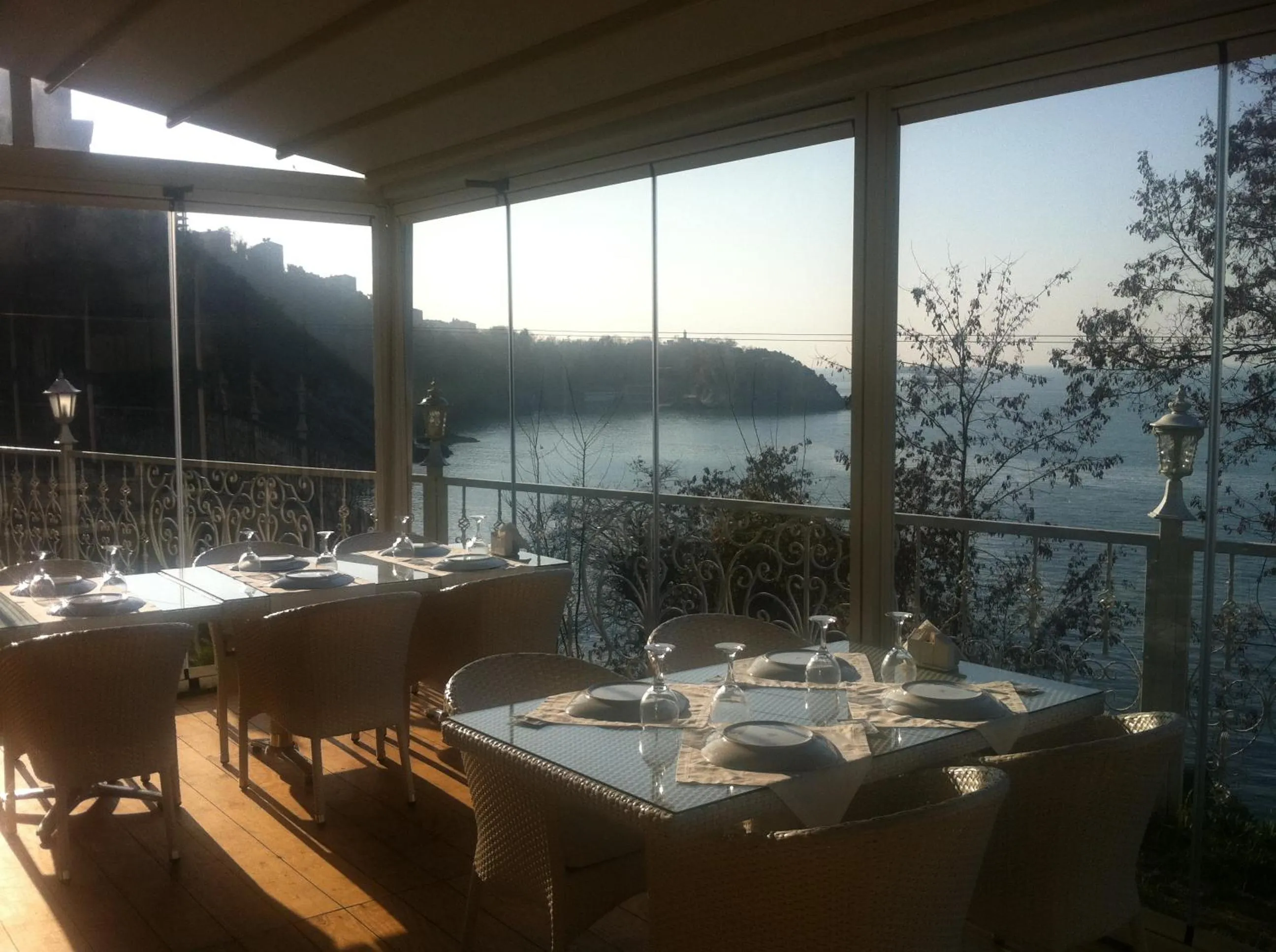 Restaurant/places to eat in Bab-i Zer Hotel