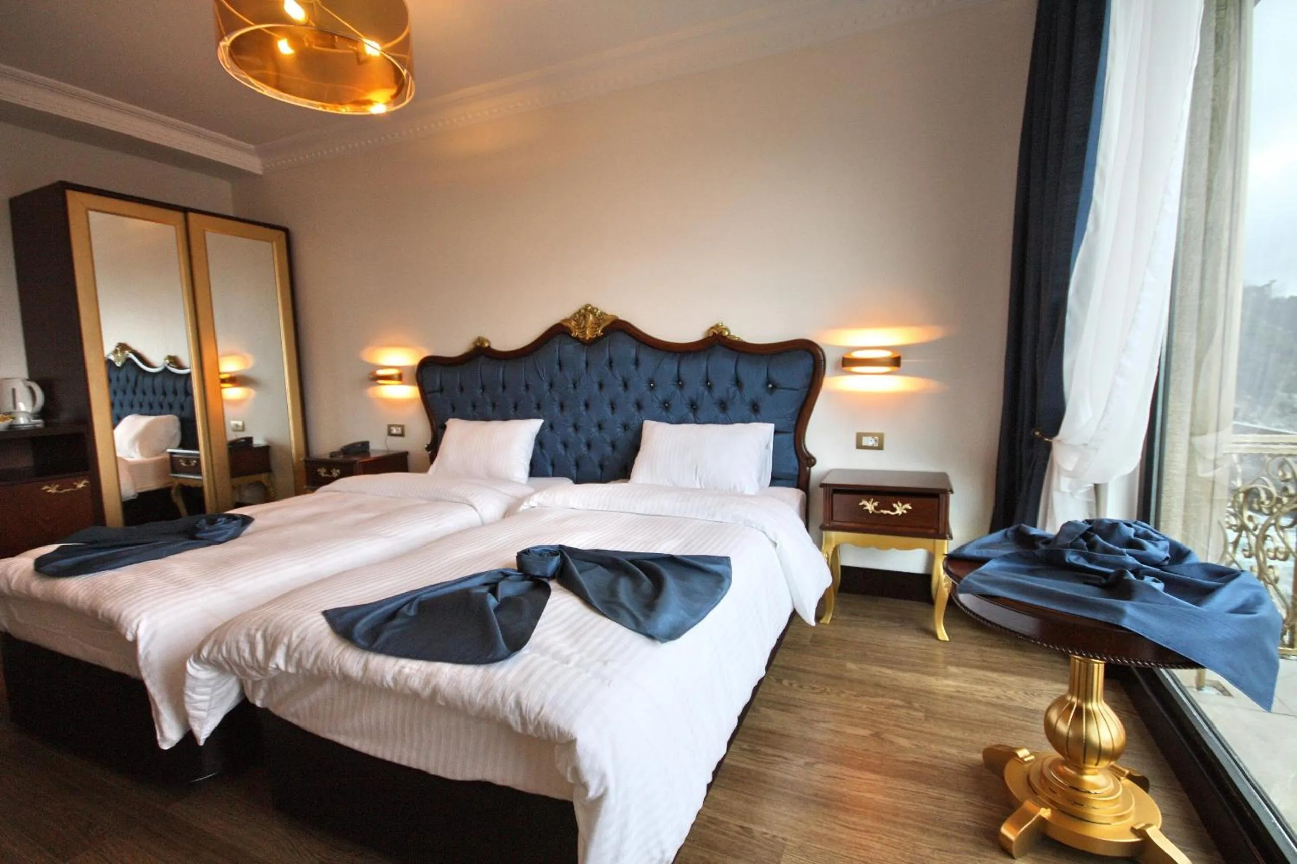 Bed in Bab-i Zer Hotel