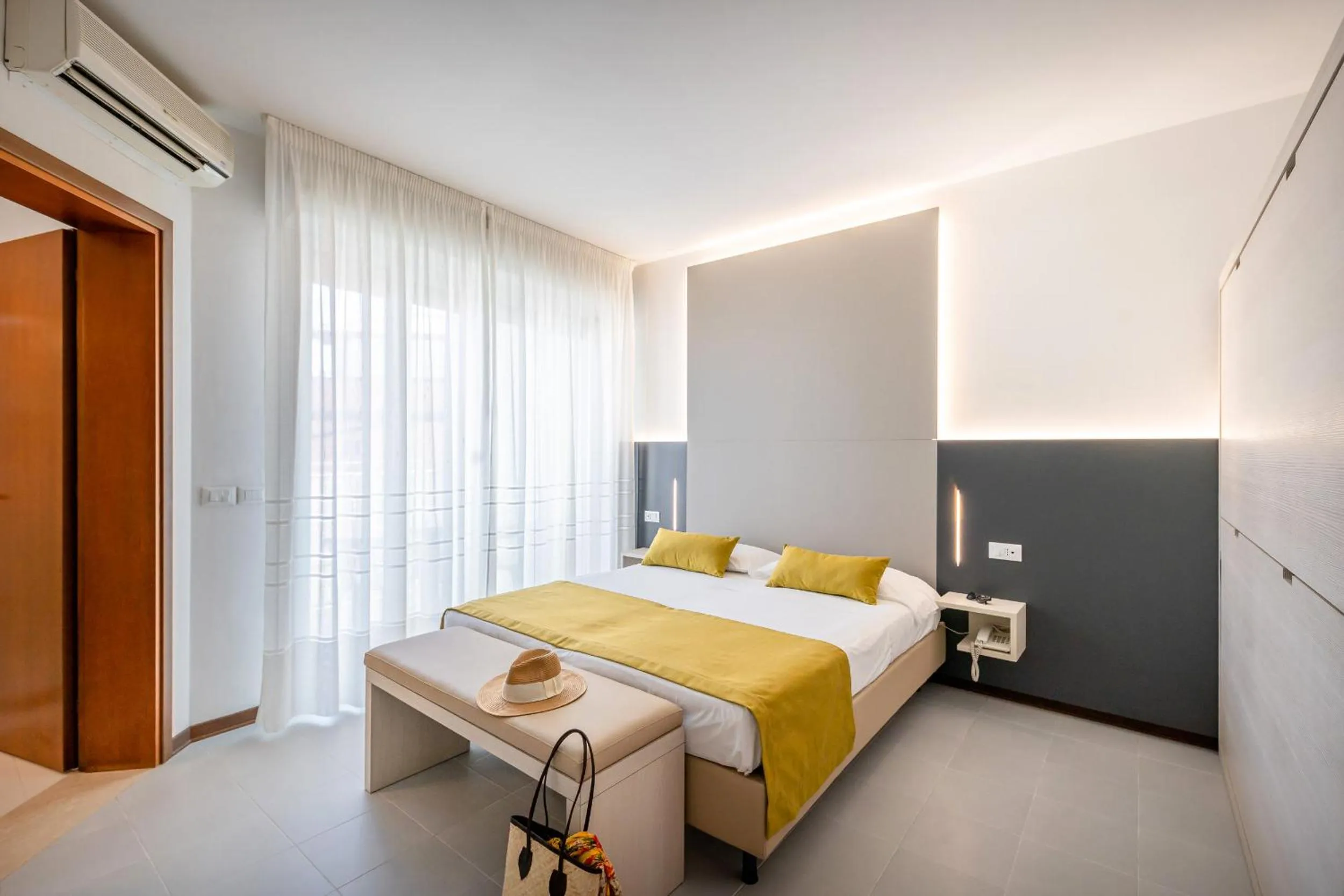 Photo of the whole room in Hotel Marisa