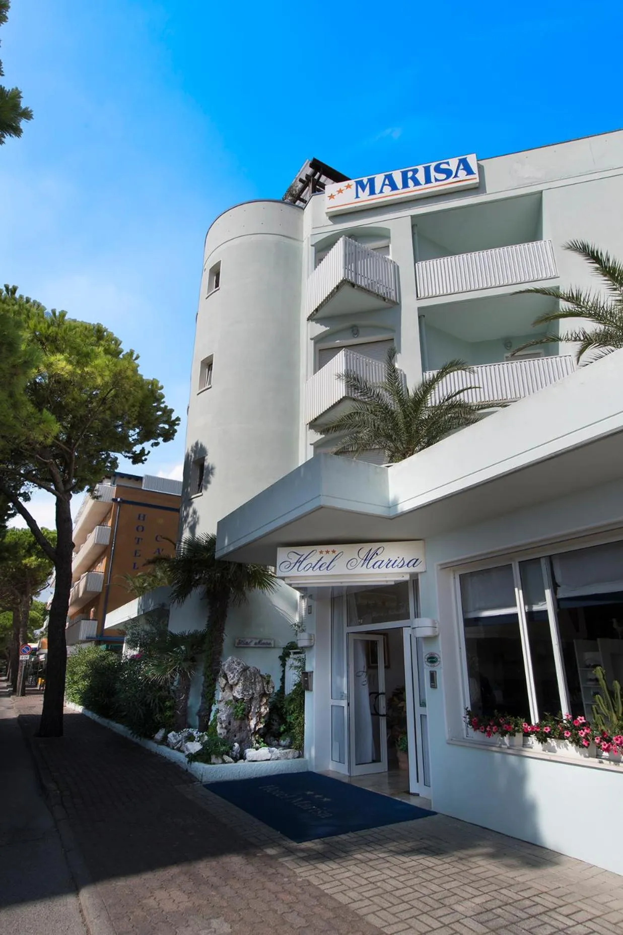 Facade/entrance in Hotel Marisa
