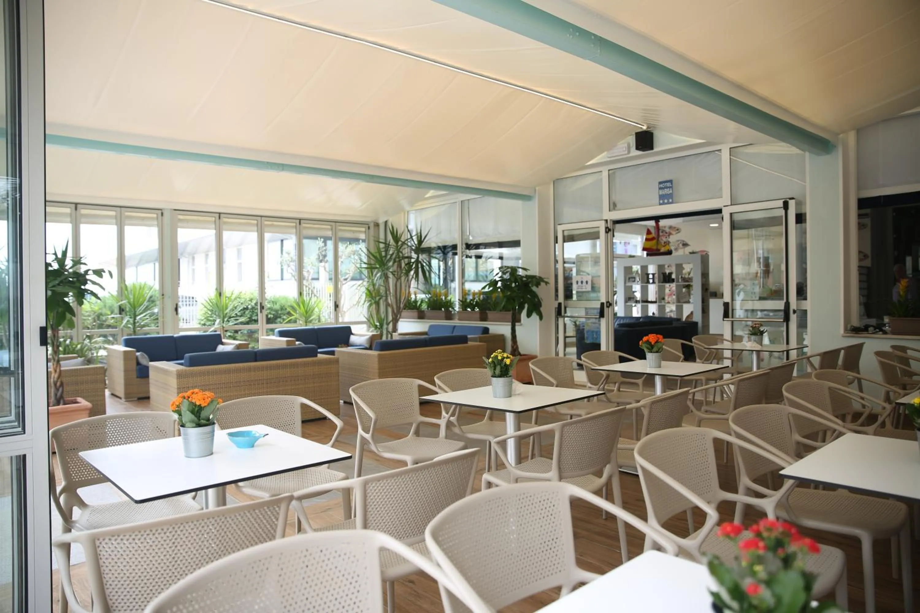 Lounge or bar in Hotel Marisa