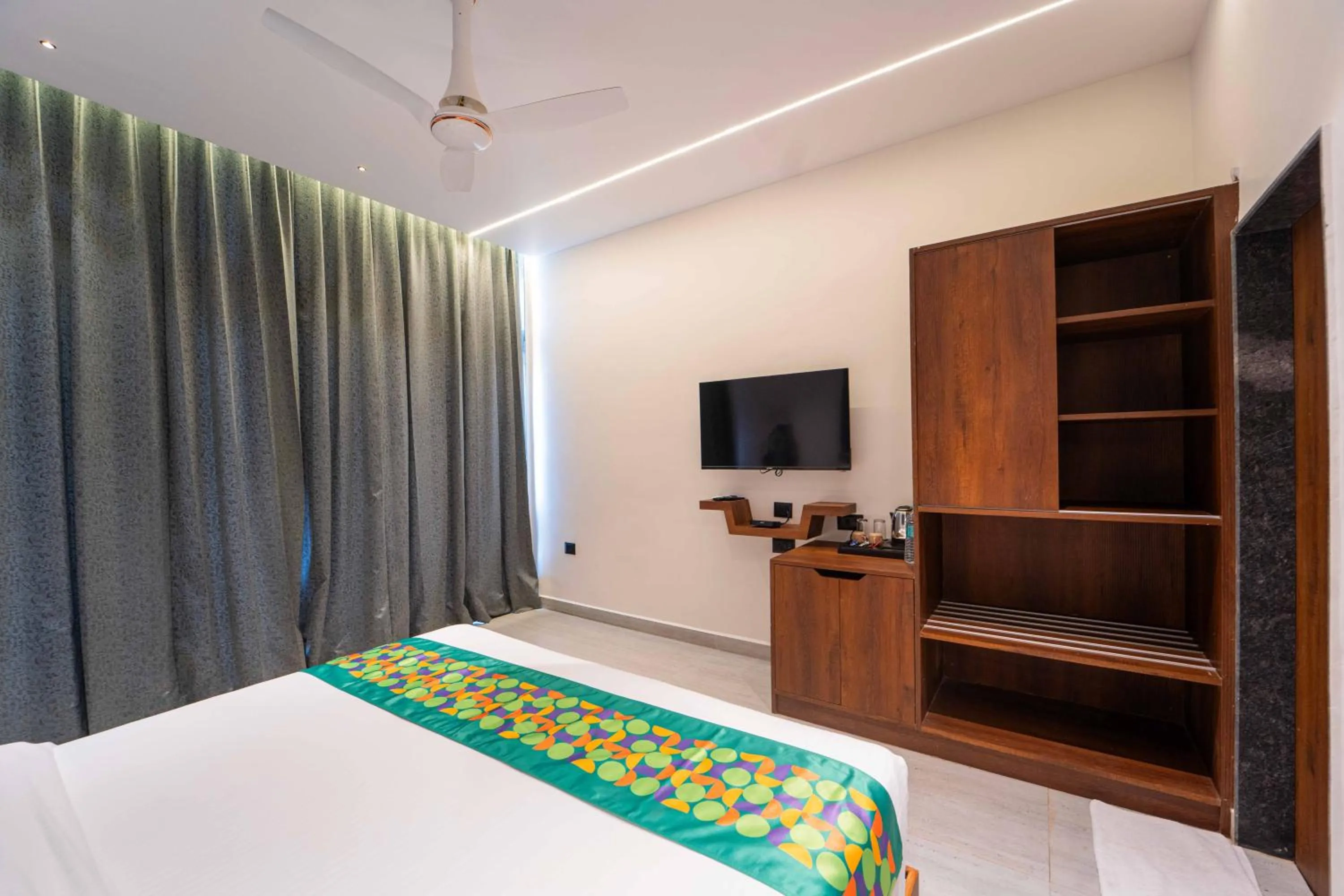 Bedroom, Bed in Treebo Winter Town Venna Lake