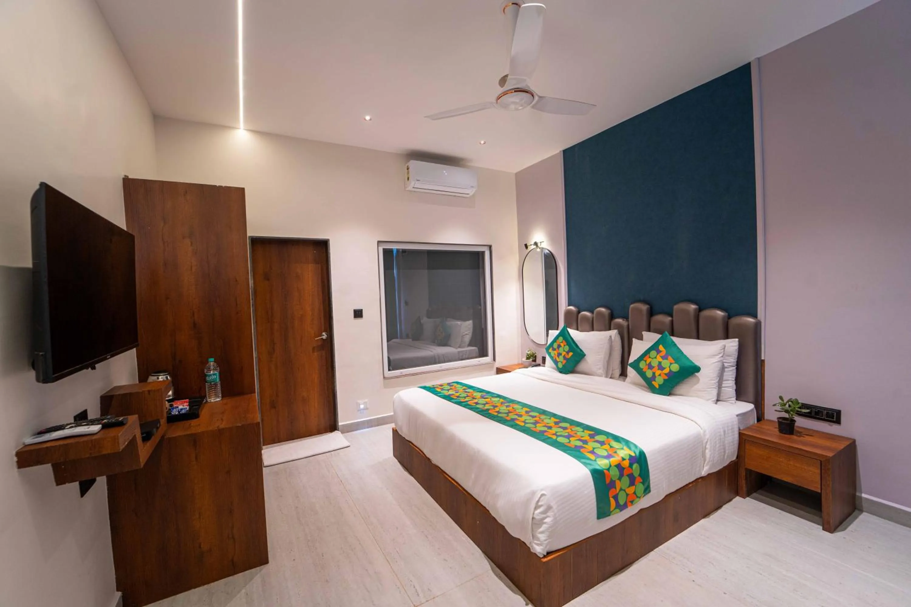 Bedroom, Bed in Treebo Winter Town Venna Lake