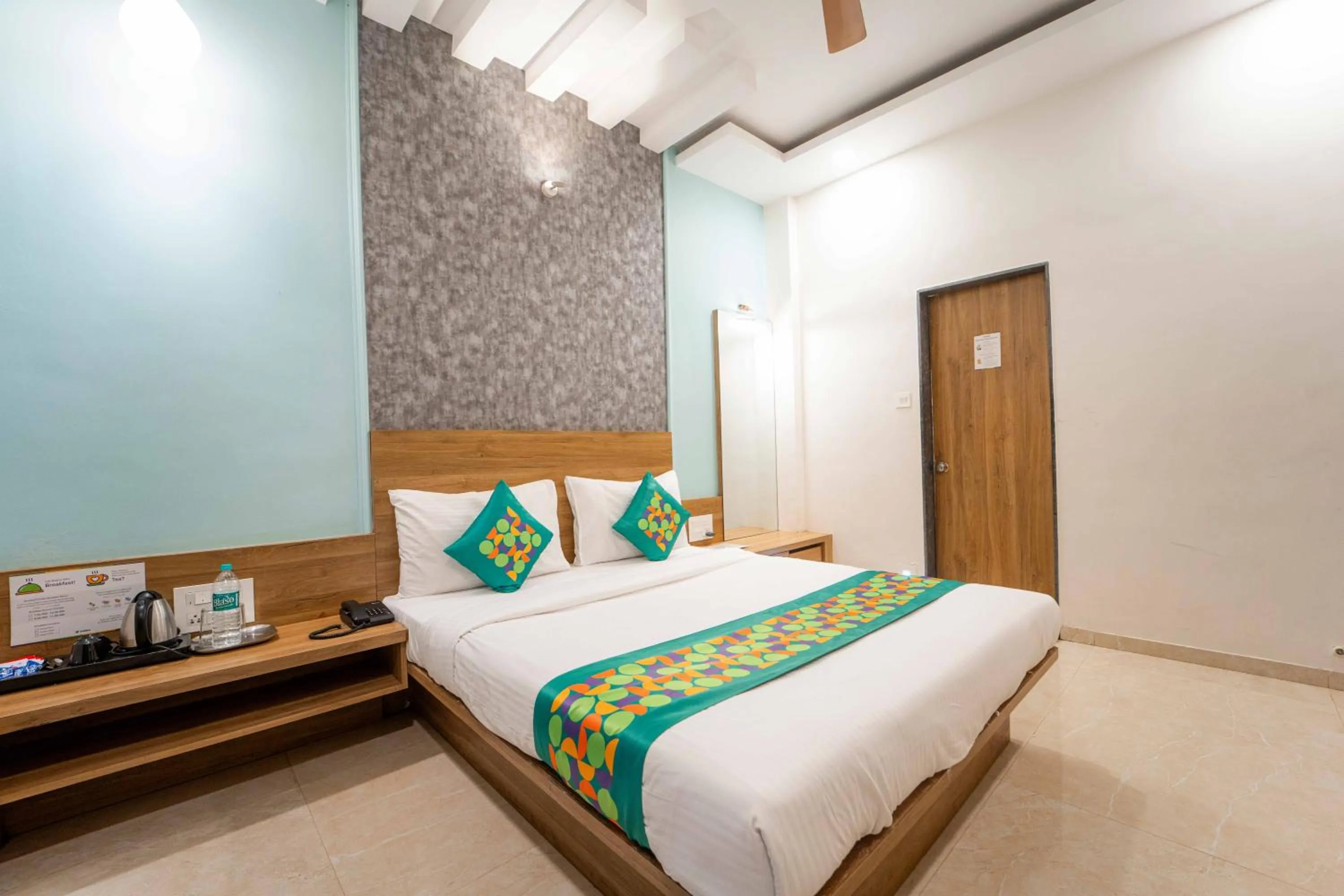 Bedroom, Bed in Treebo Winter Town Venna Lake