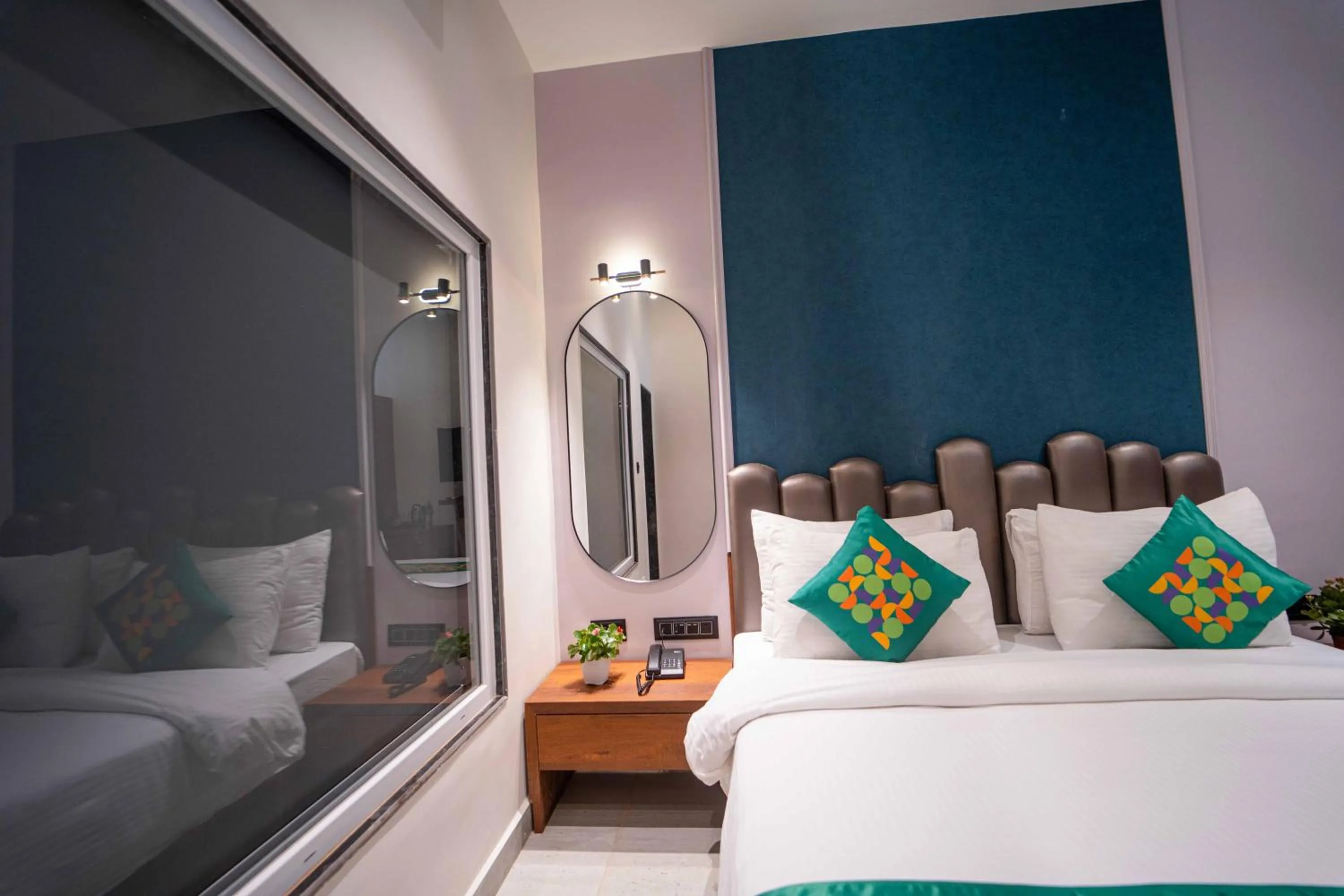 Seating area, Bed in Treebo Winter Town Venna Lake