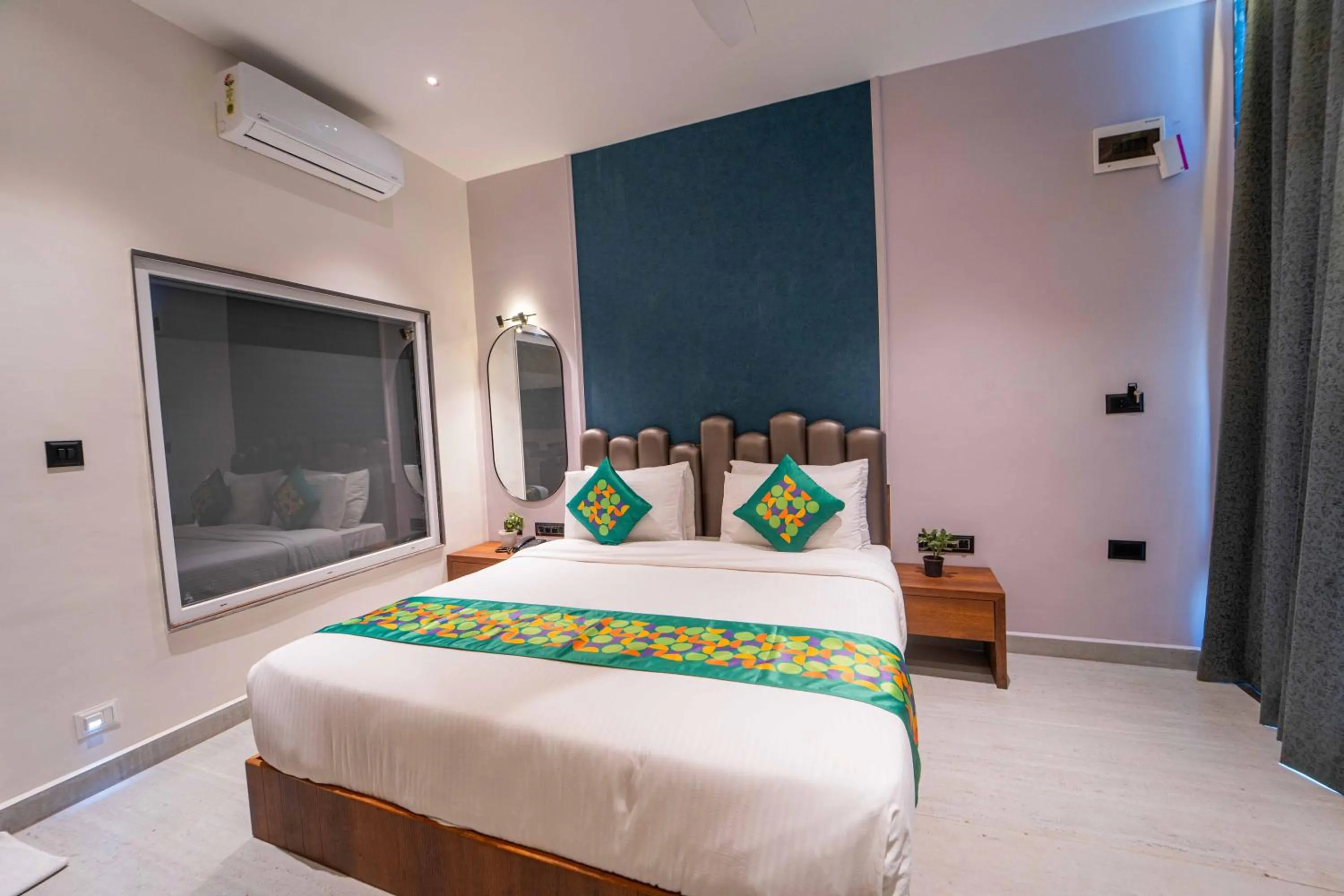 Bedroom, Bed in Treebo Winter Town Venna Lake