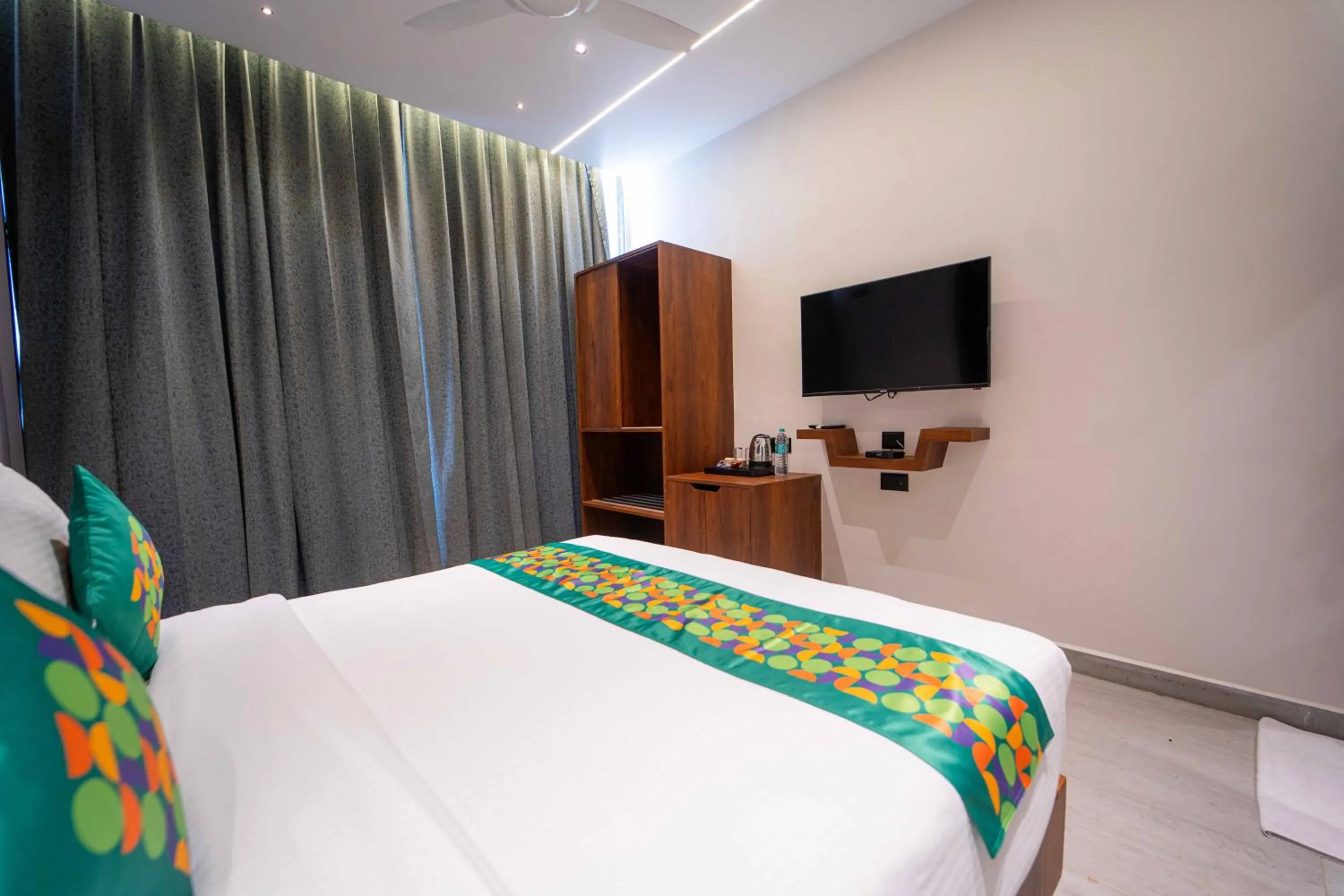 Bedroom, Bed in Treebo Winter Town Venna Lake