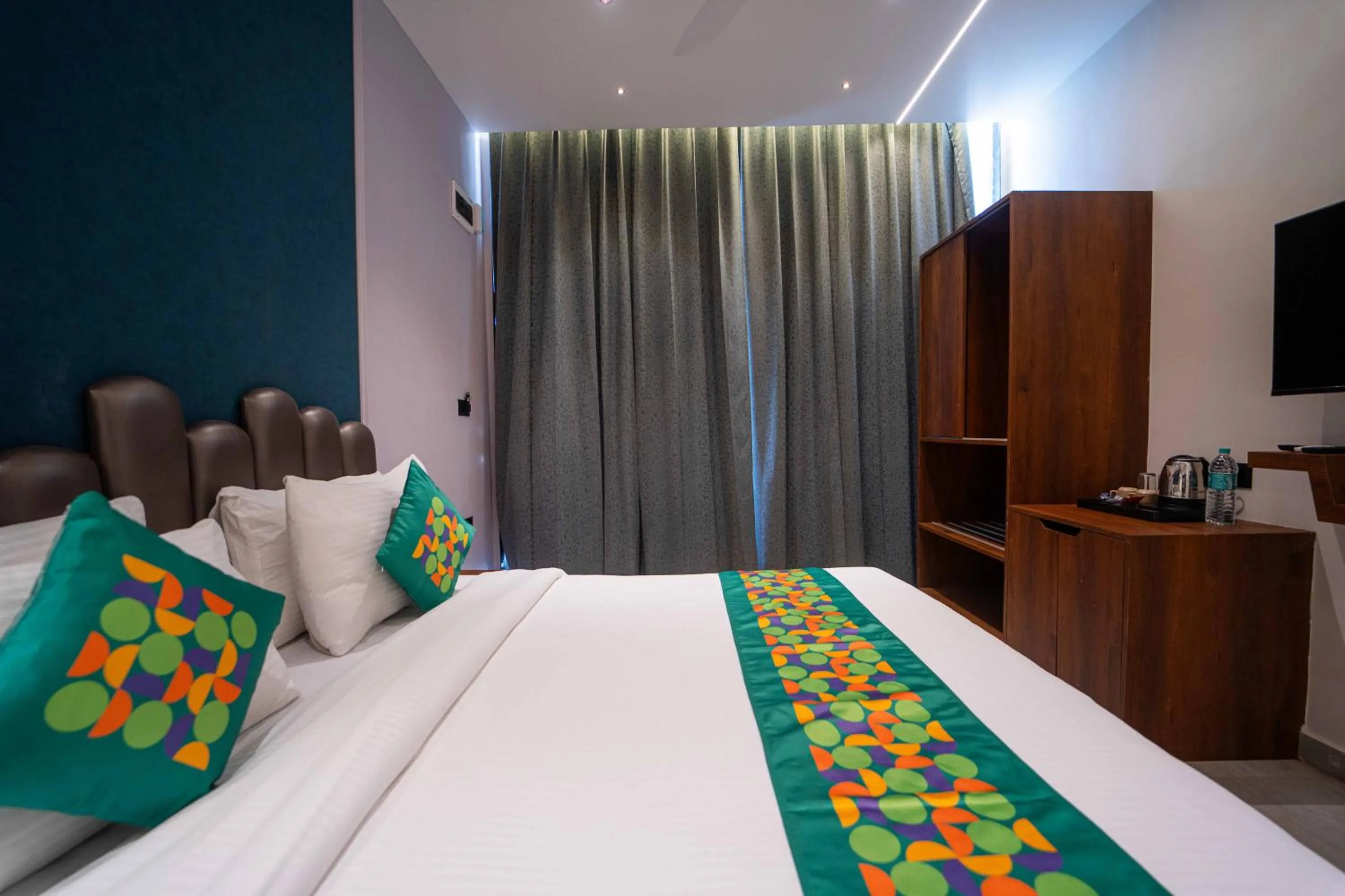 Bedroom, Bed in Treebo Winter Town Venna Lake