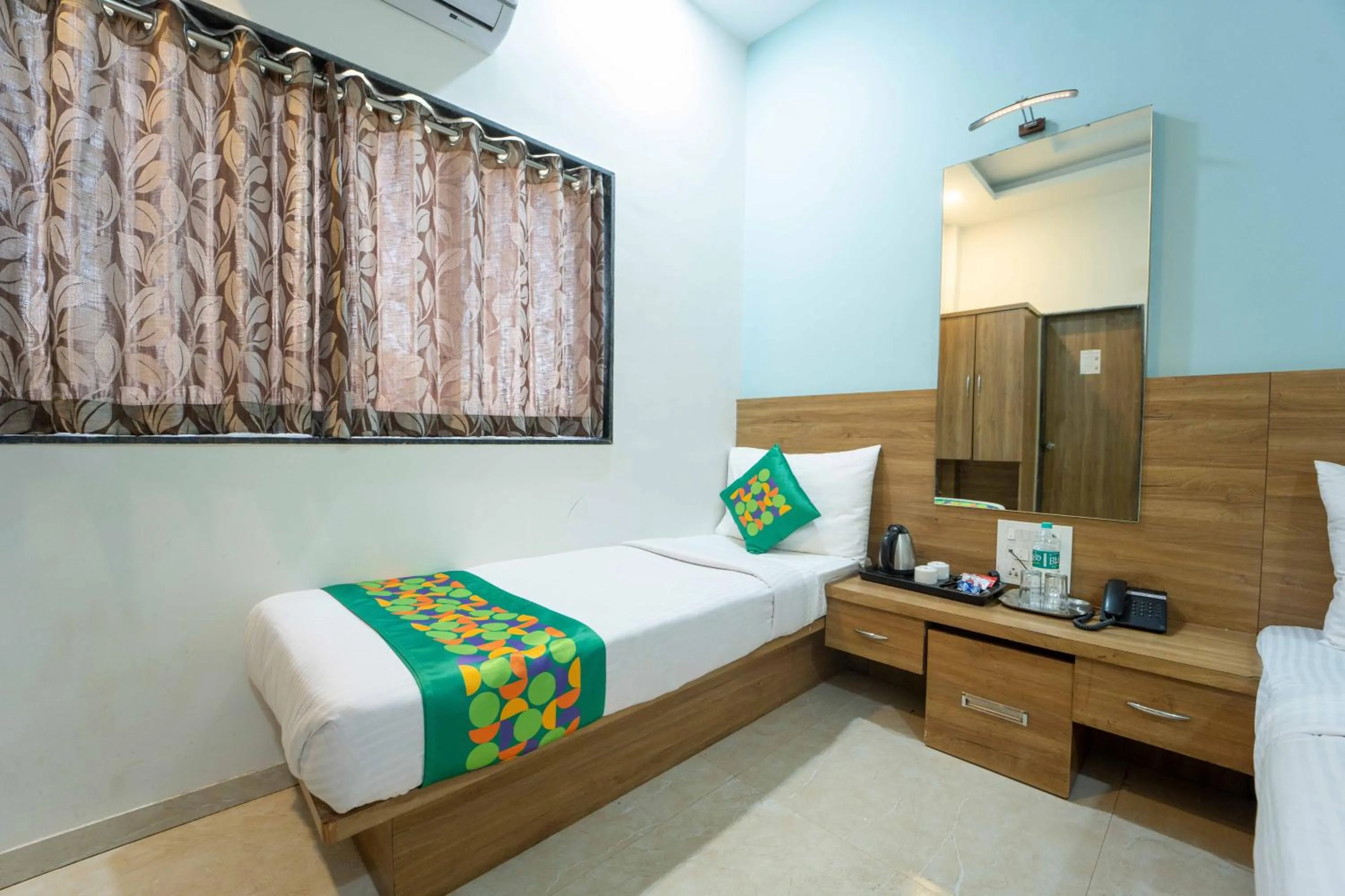 Bedroom, Bed in Treebo Winter Town Venna Lake