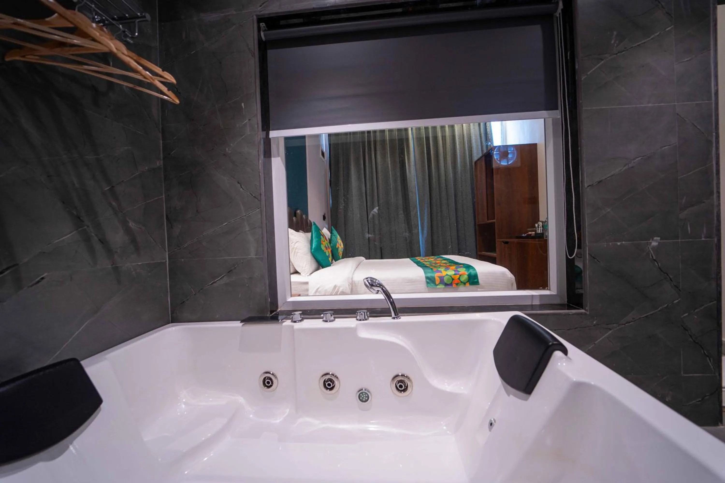 Bedroom in Treebo Winter Town Venna Lake