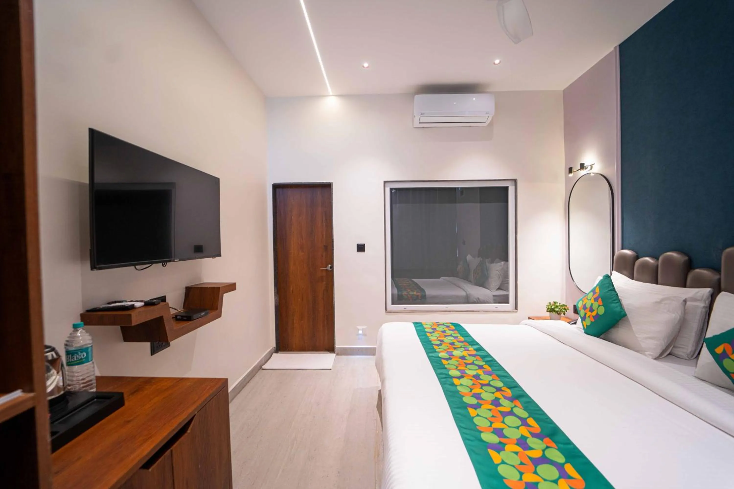 Bedroom, Bed in Treebo Winter Town Venna Lake