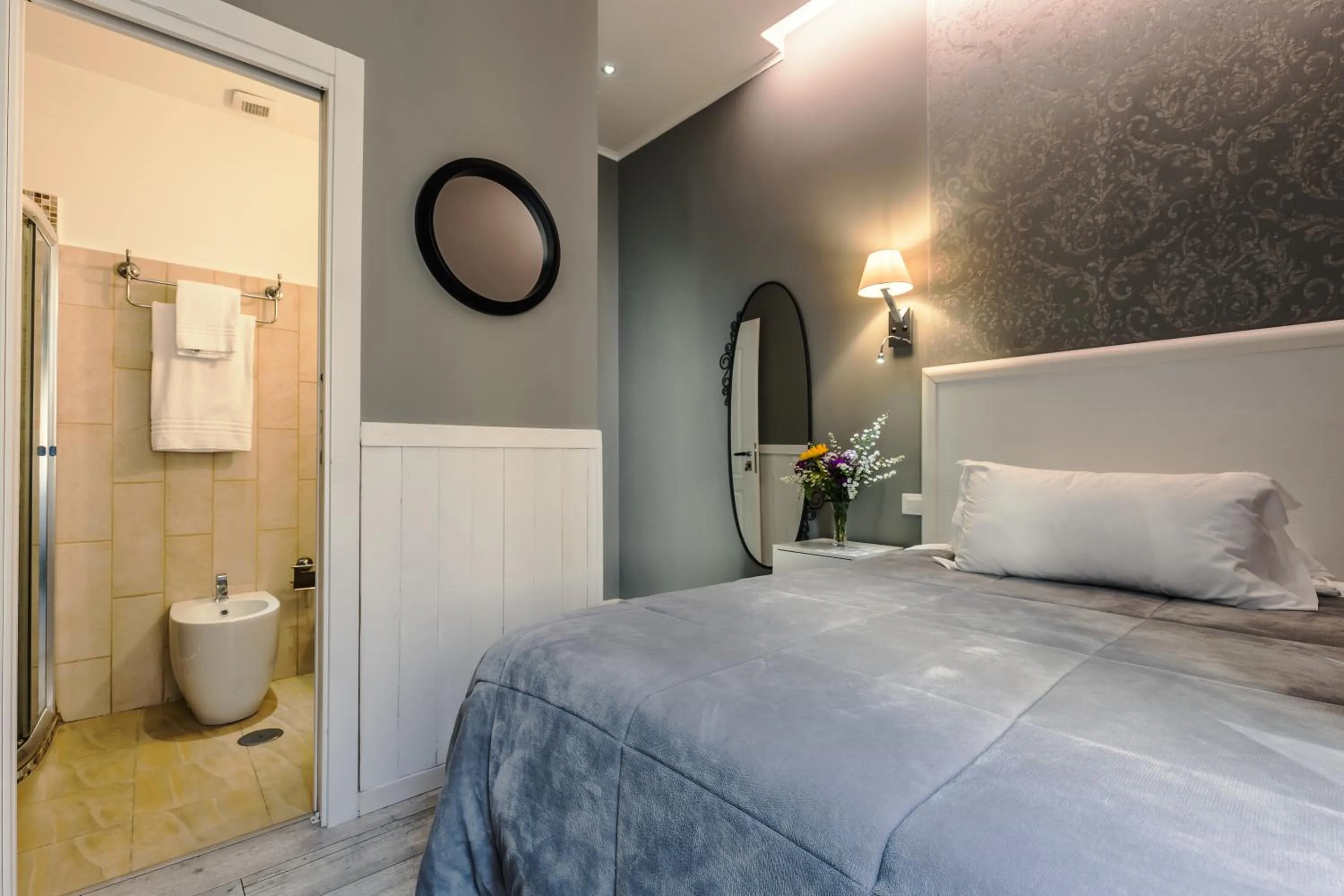 Photo of the whole room, Bed in Bed And Best