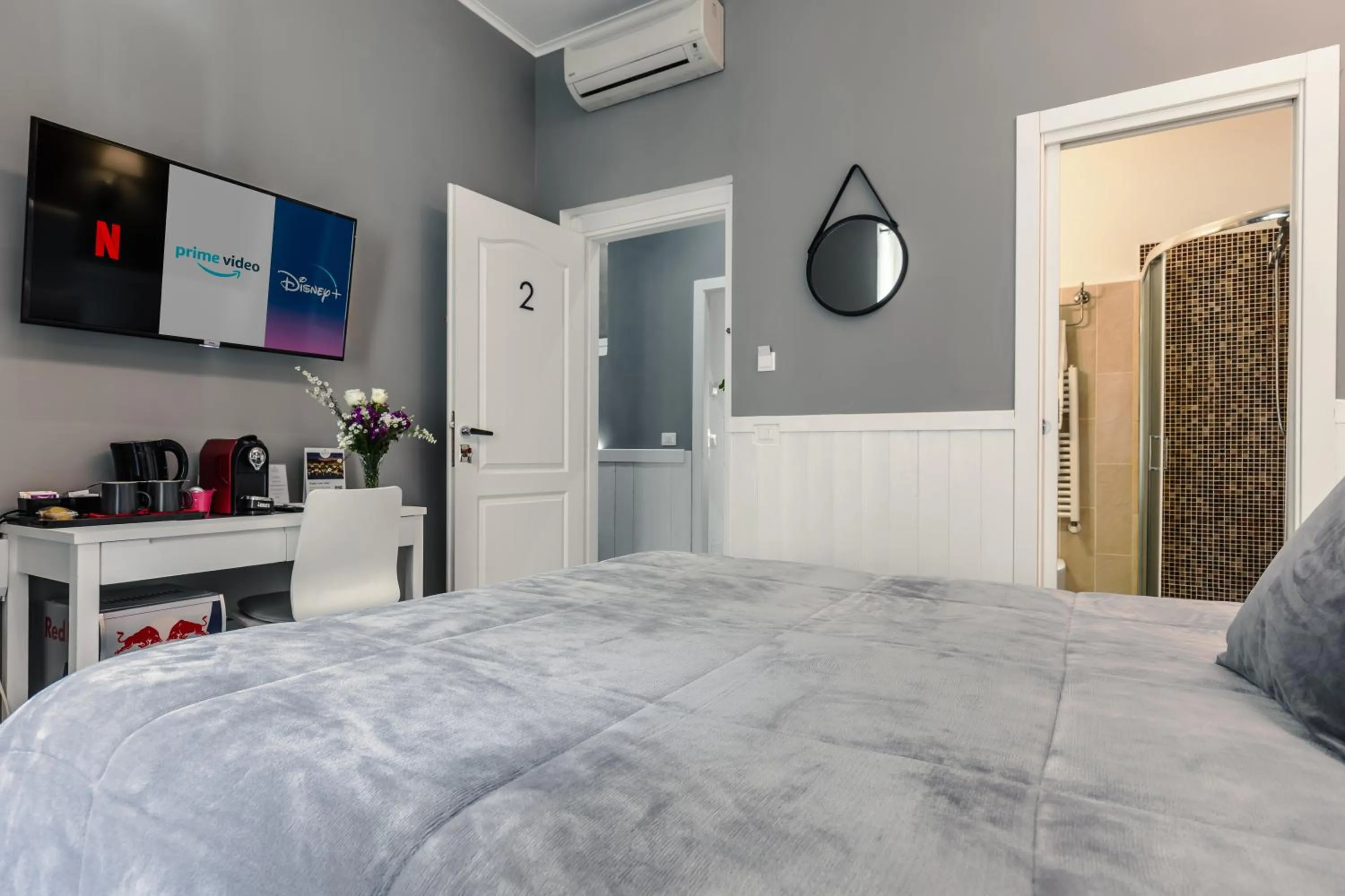 Bedroom, Bed in Bed And Best