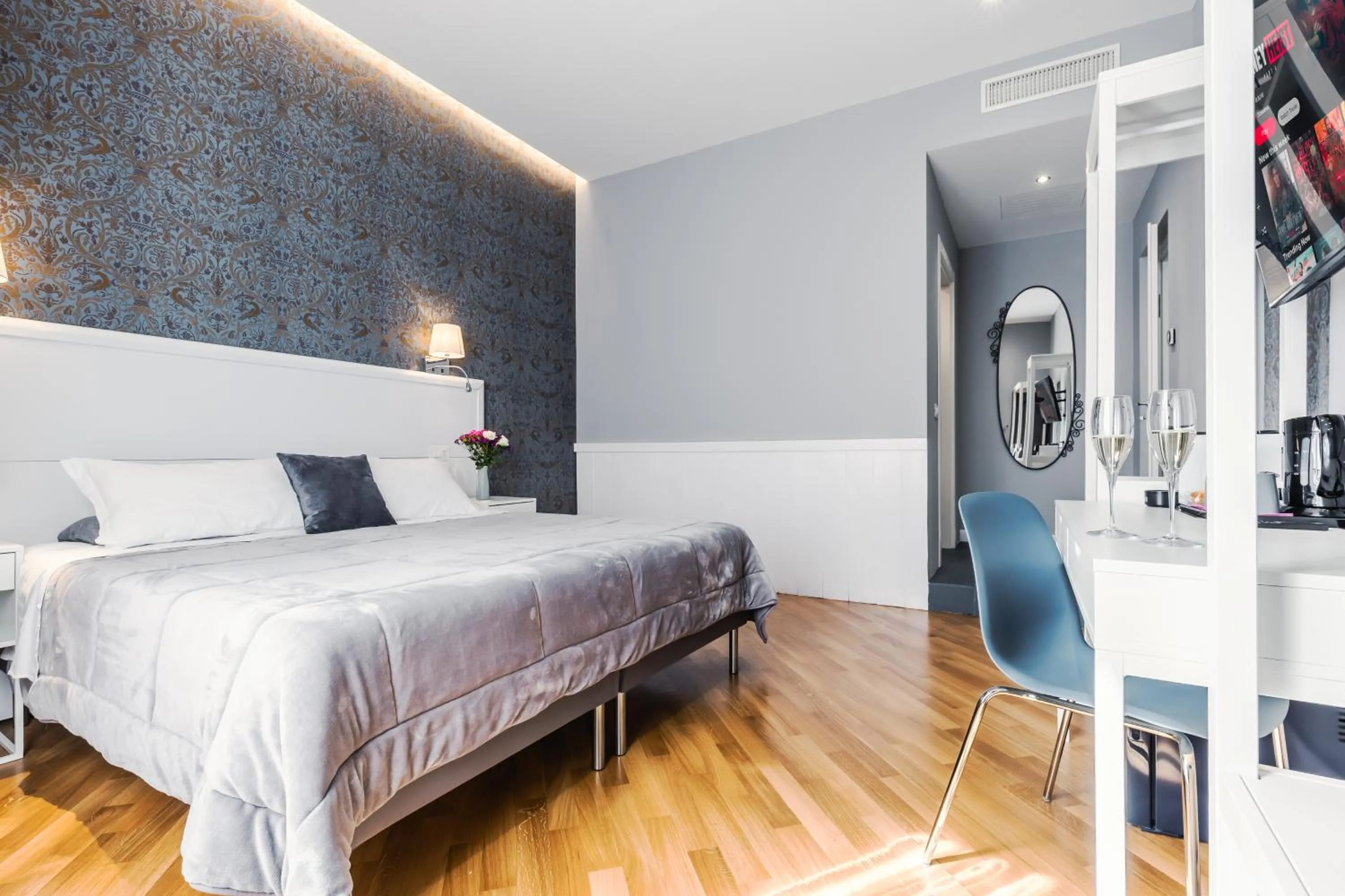 Photo of the whole room, Bed in Bed And Best