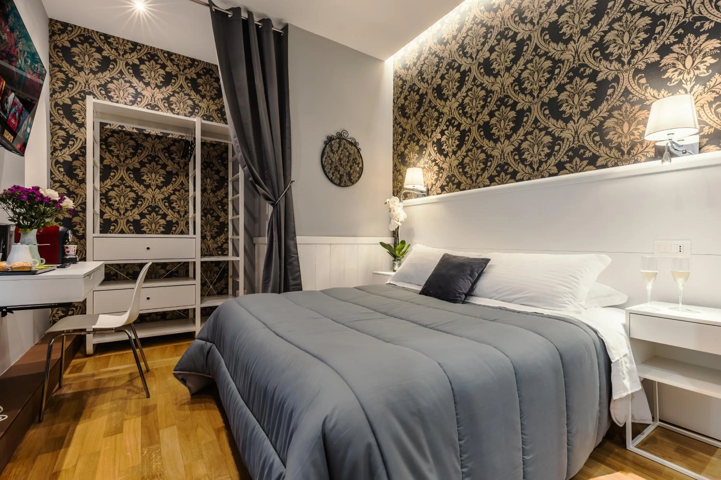 Bedroom, Bed in Bed And Best