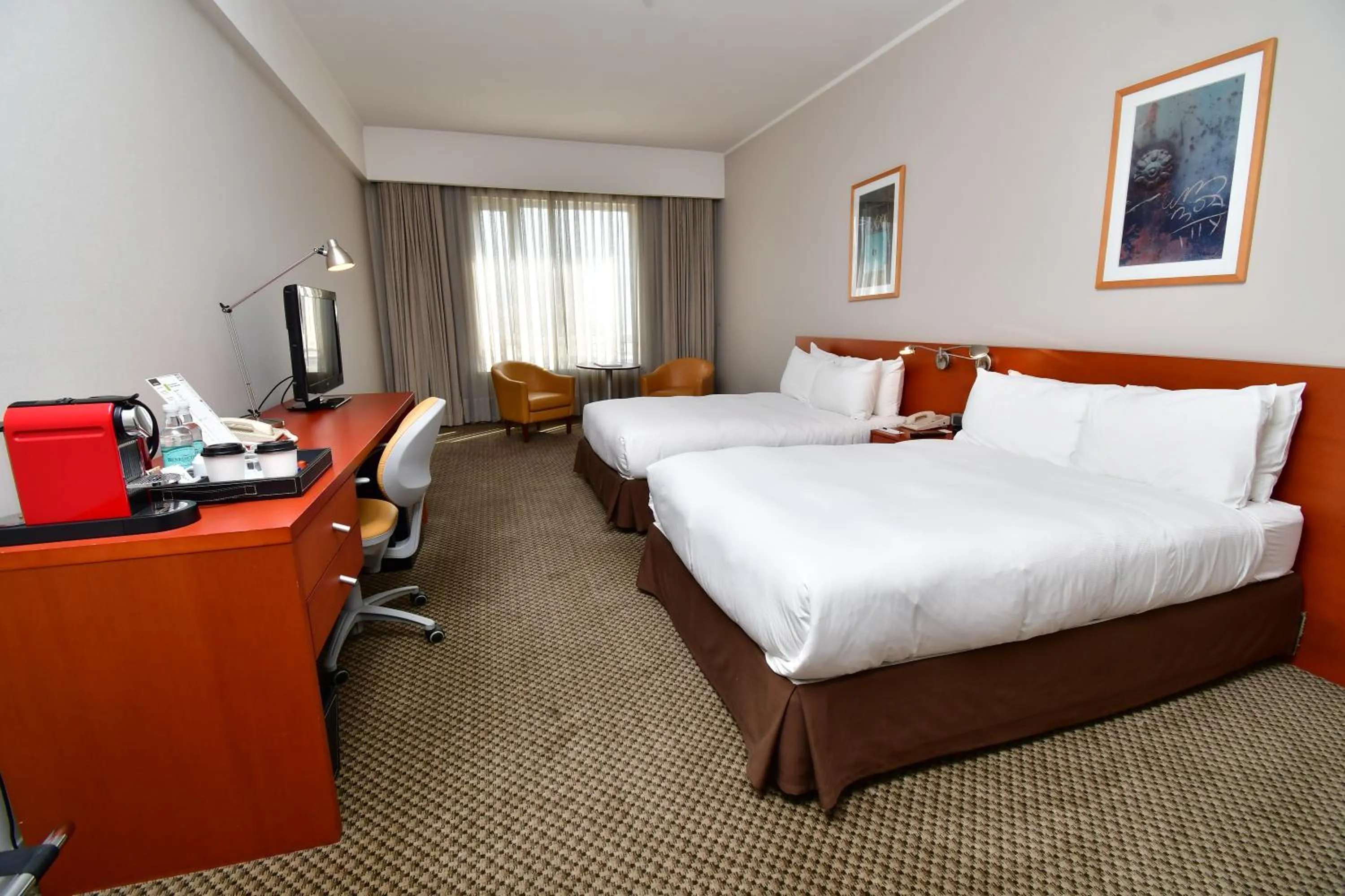 Photo of the whole room in Radisson Ciudad Empresarial Santiago