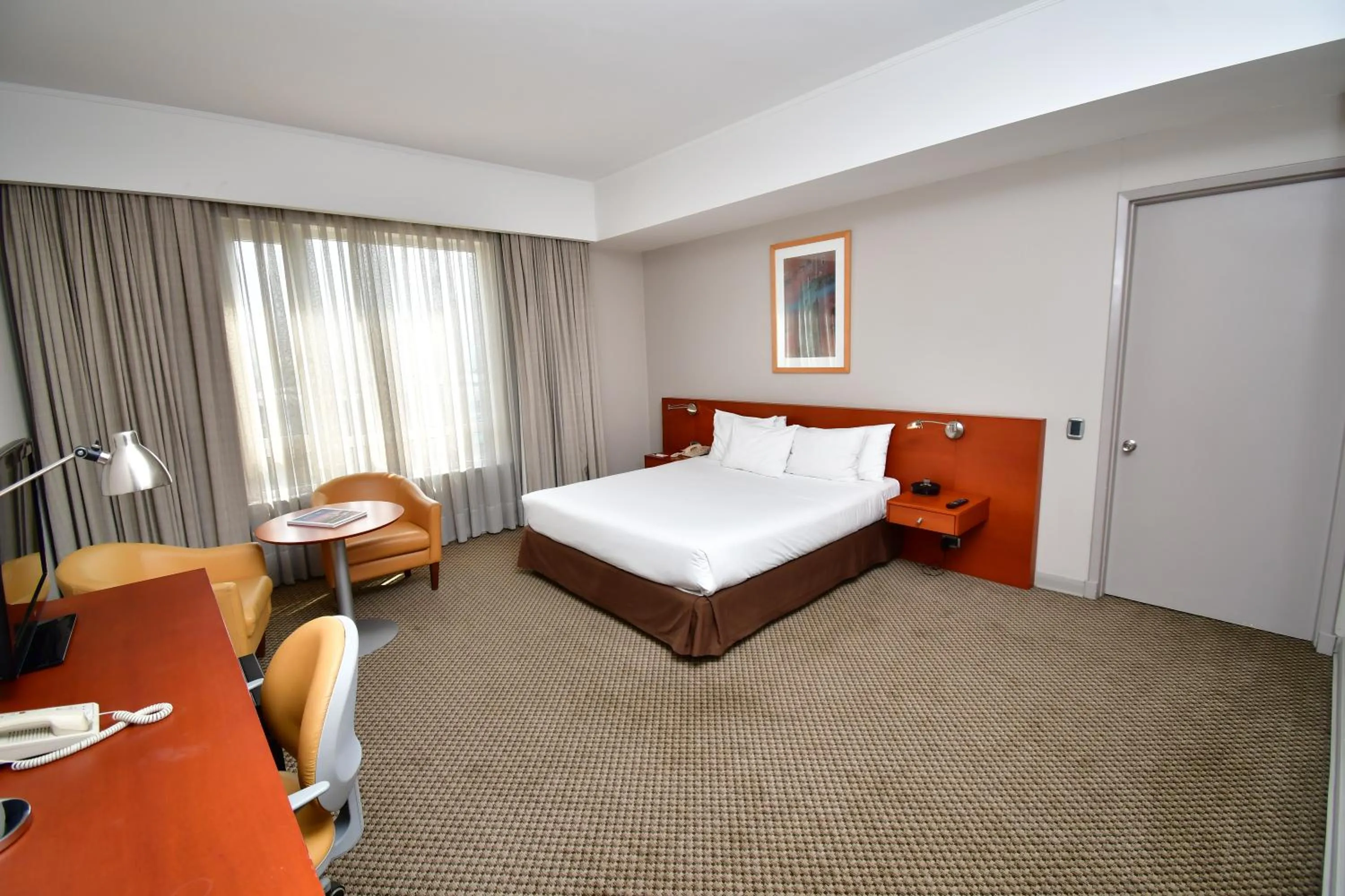 Bedroom in Radisson Ciudad Empresarial Santiago