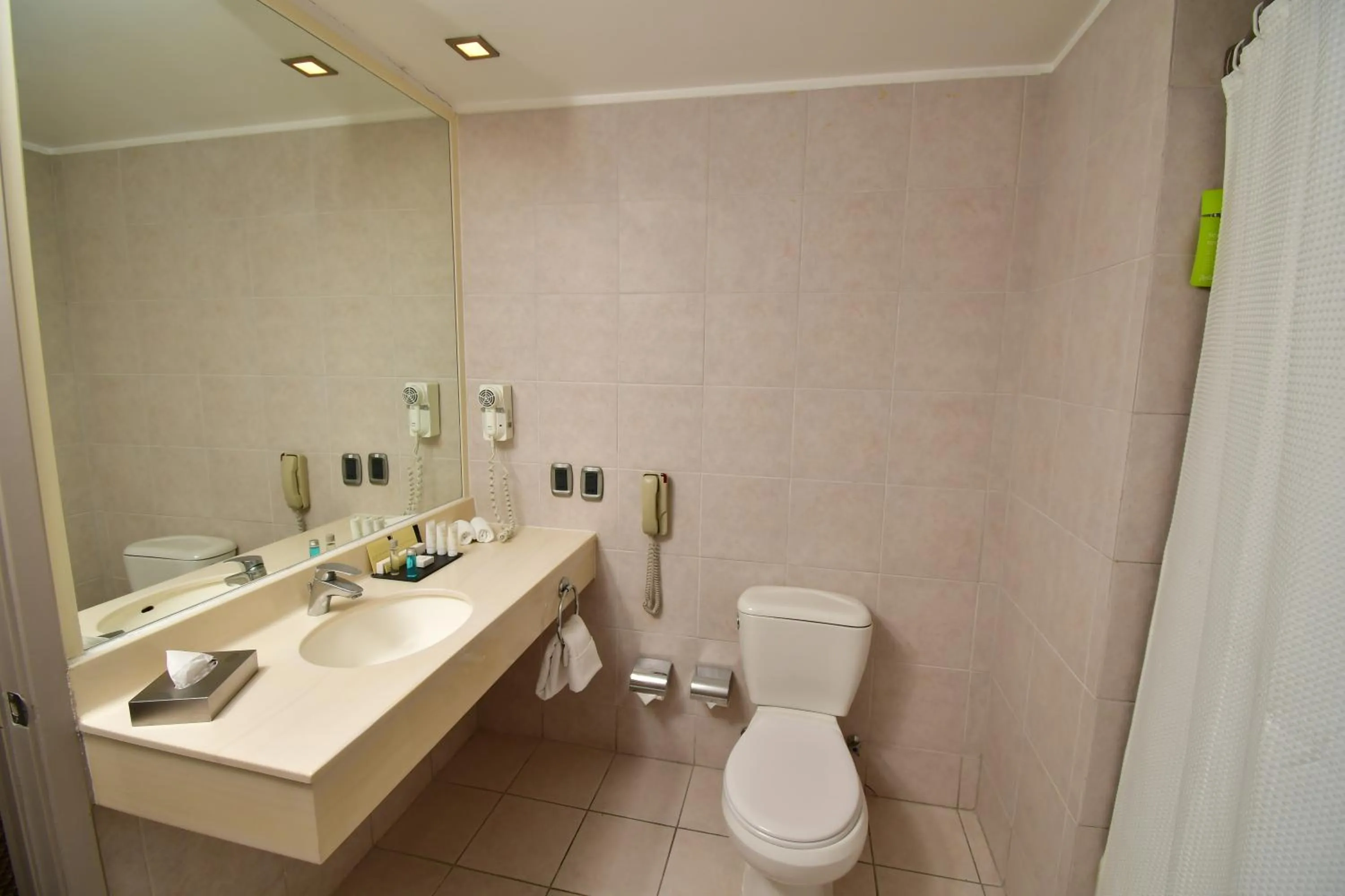 Bathroom in Radisson Ciudad Empresarial Santiago
