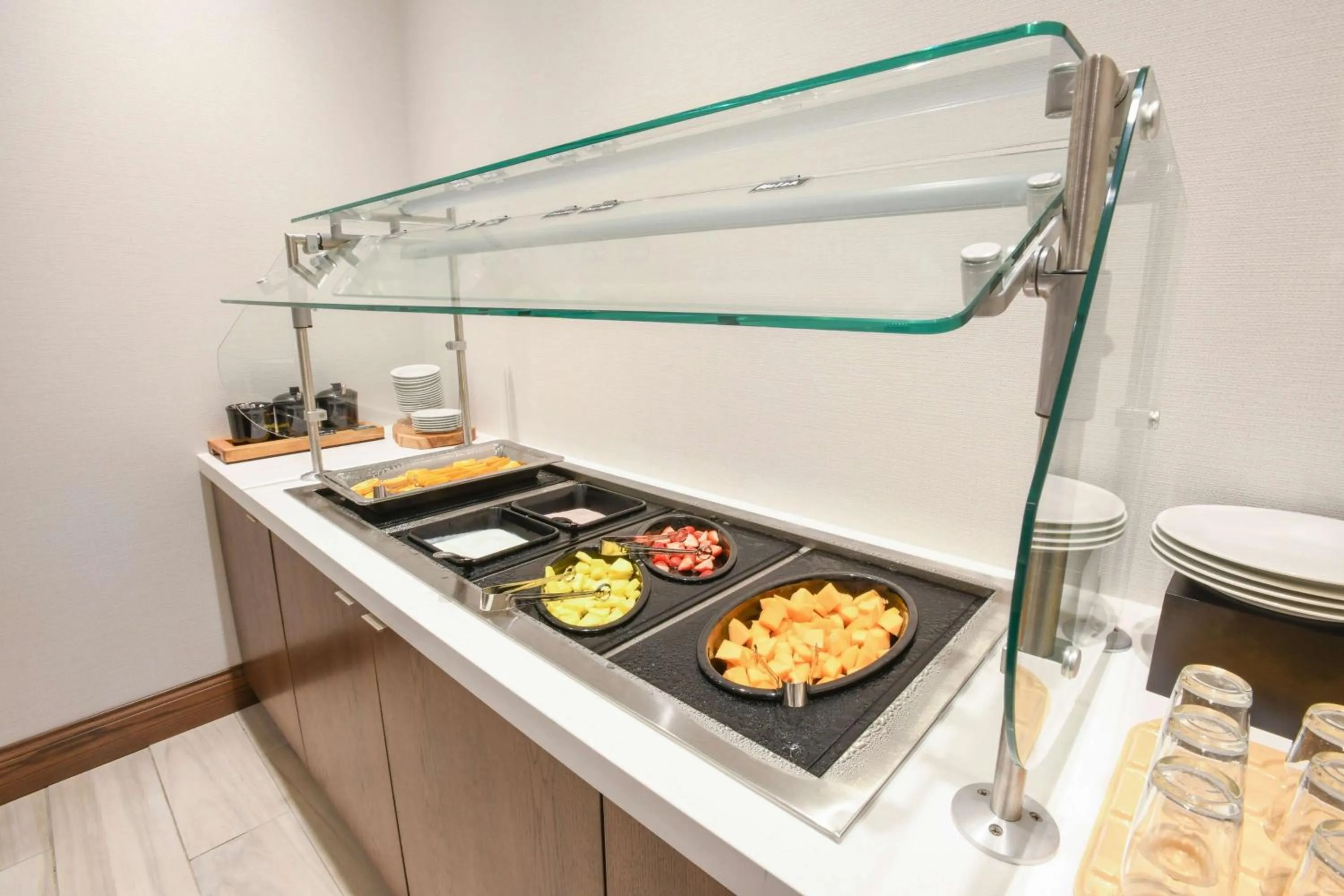 Restaurant/places to eat in Hilton Garden Inn Cincinnati Midtown