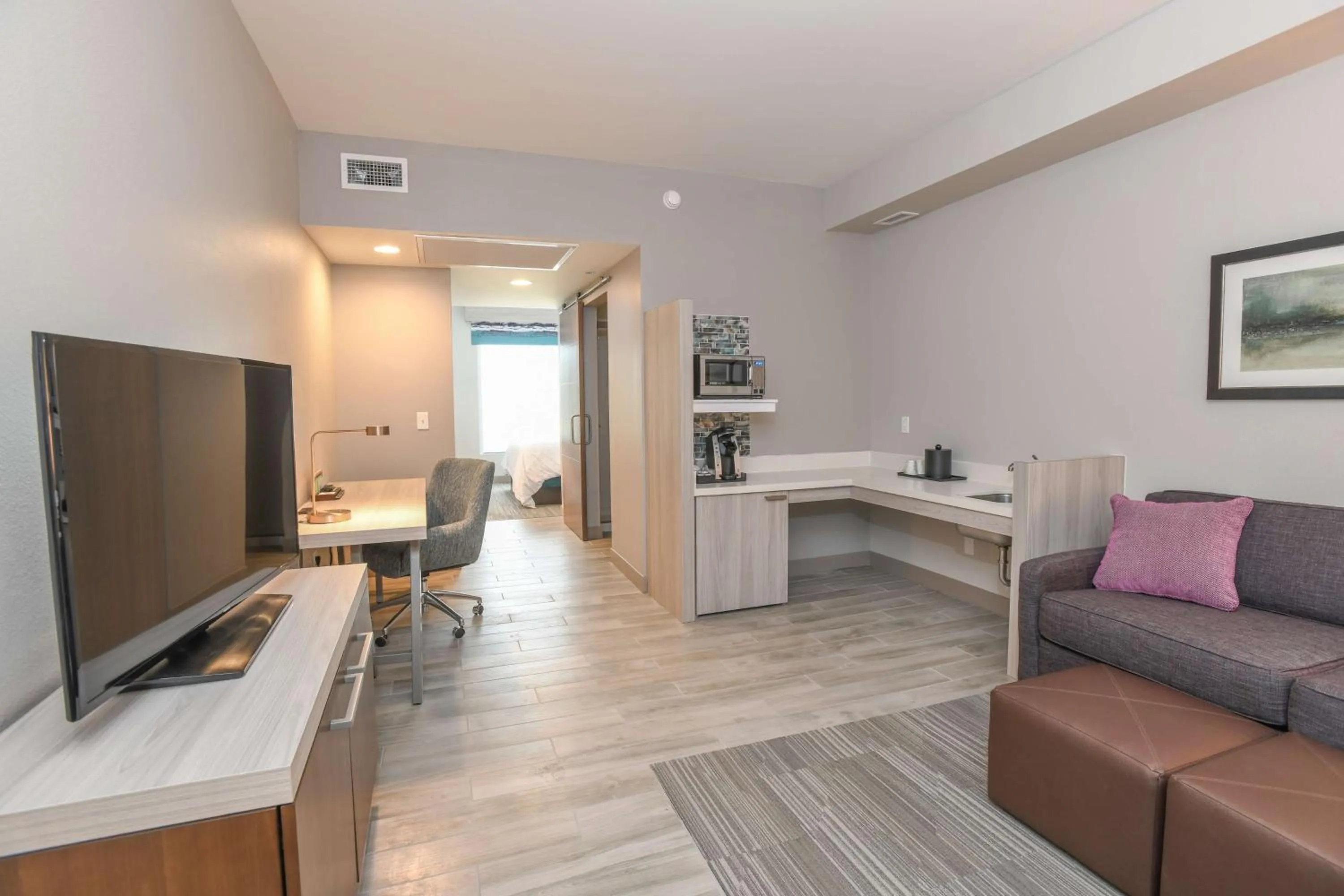 Bedroom in Hilton Garden Inn Cincinnati Midtown