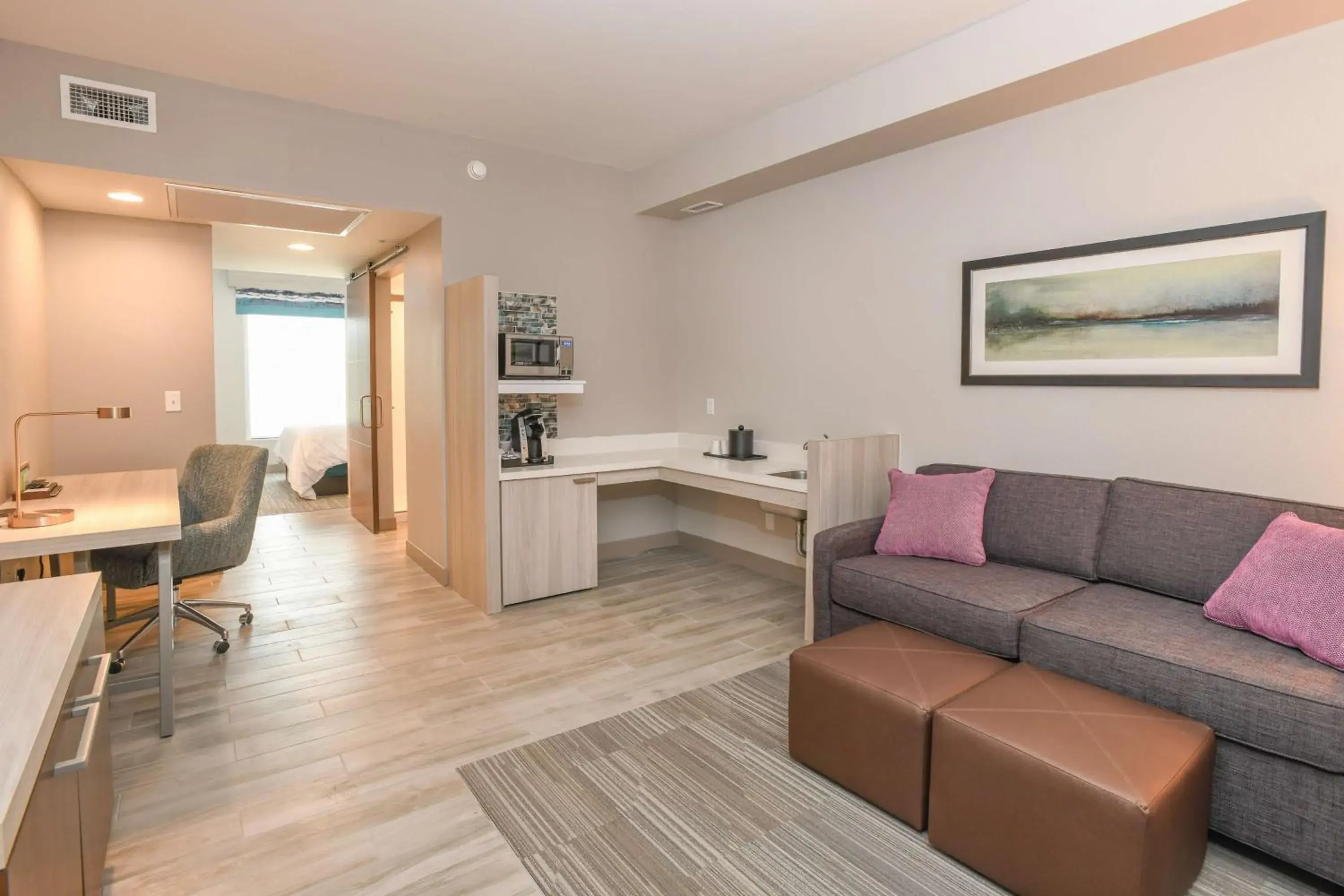 Deluxe King Room with Sofa Bed in Hilton Garden Inn Cincinnati Midtown Deluxe King Room with Sofa Bed in Hilton Garden Inn Cincinnati Midtown