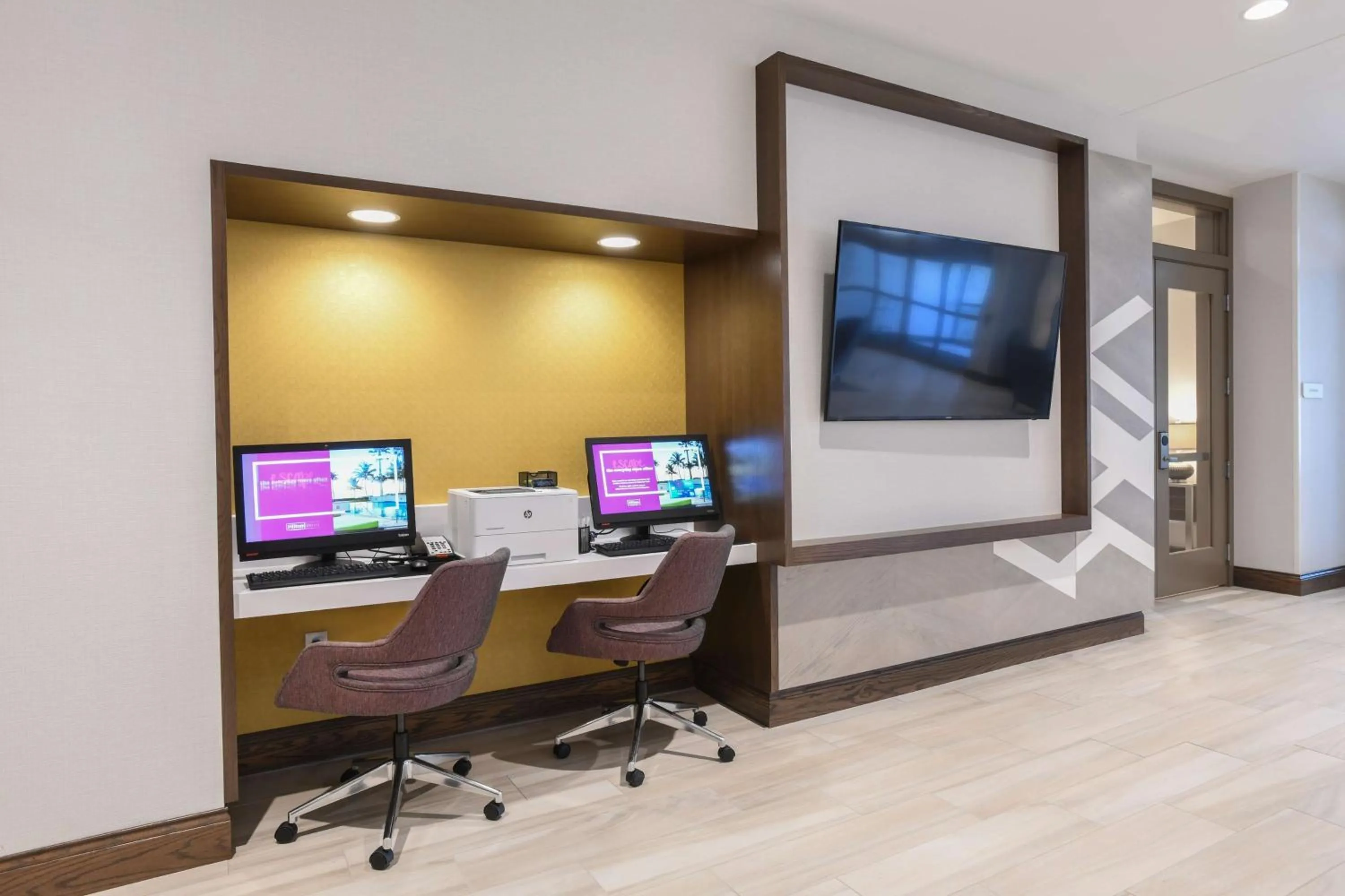 Business facilities in Hilton Garden Inn Cincinnati Midtown