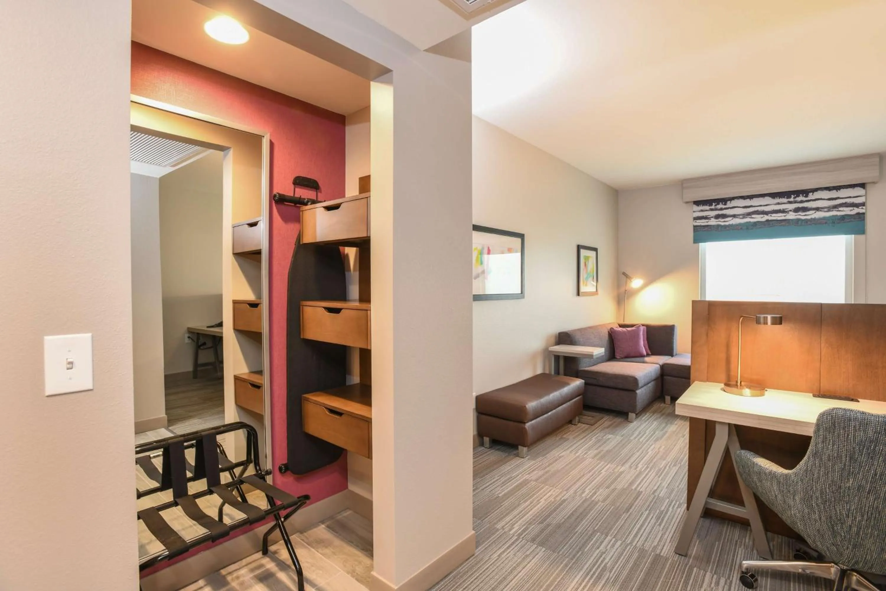 Bedroom, Bed in Hilton Garden Inn Cincinnati Midtown